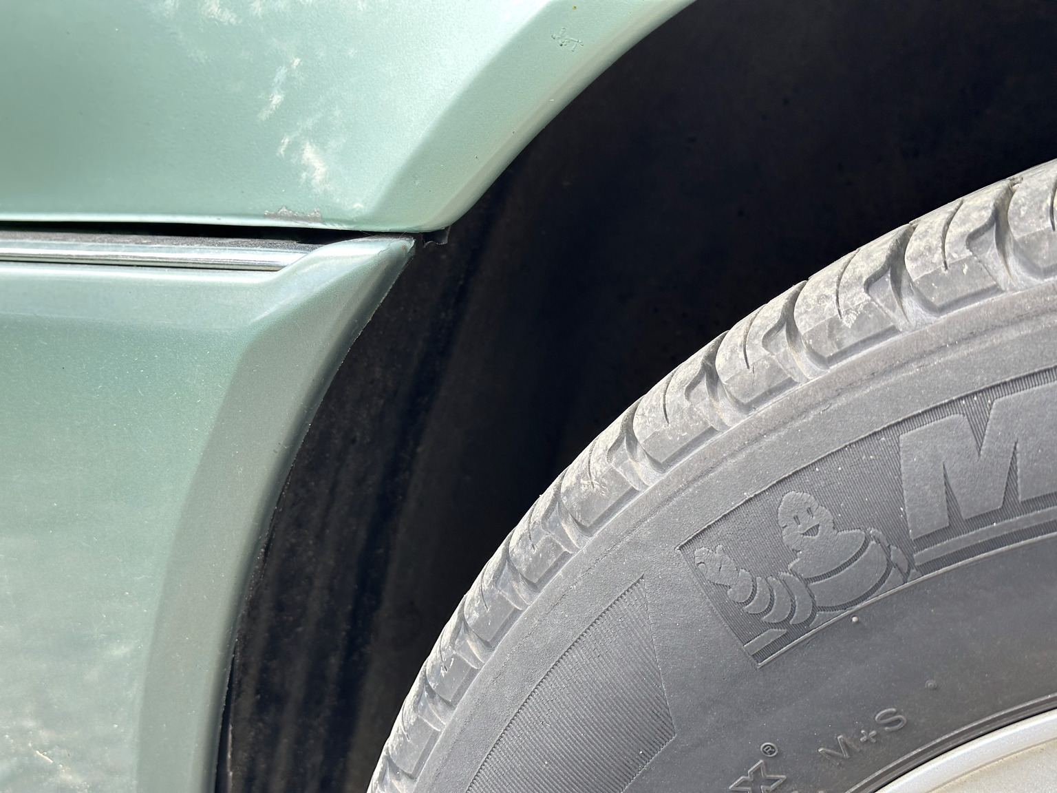 Exteriörbild på 1992 Mercedes 300 SE (67)