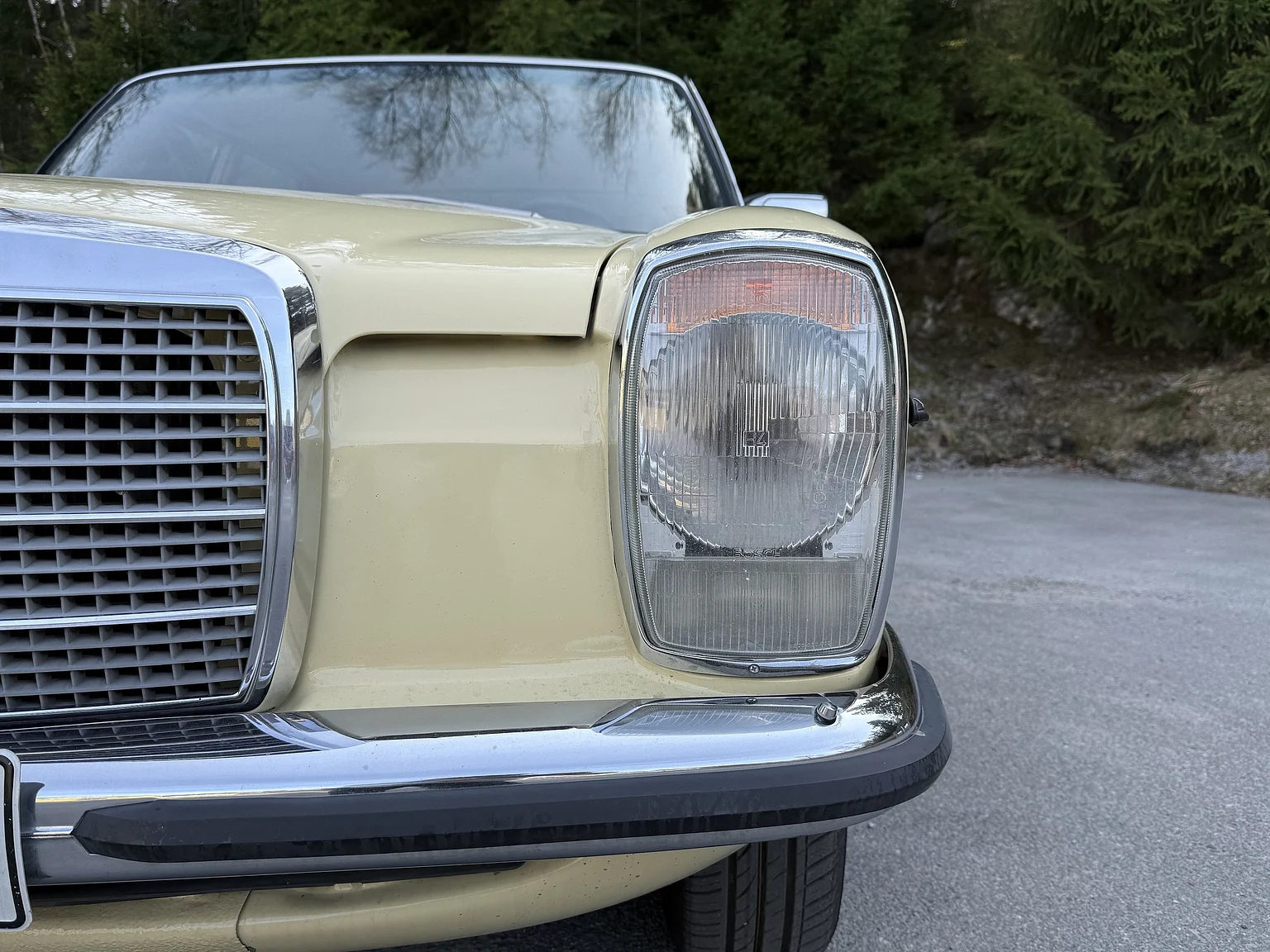 Exterior image of 1974 Mercedes-Benz 230 Automatic (12)