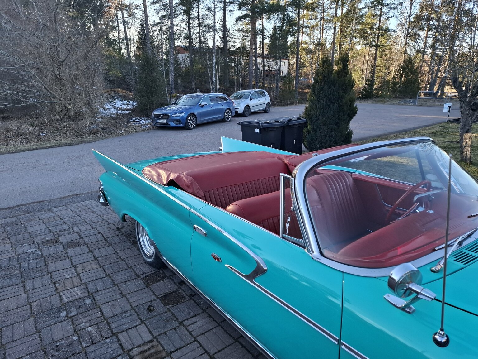 Exterior image of 1961 Chrysler Newport Cabriolet