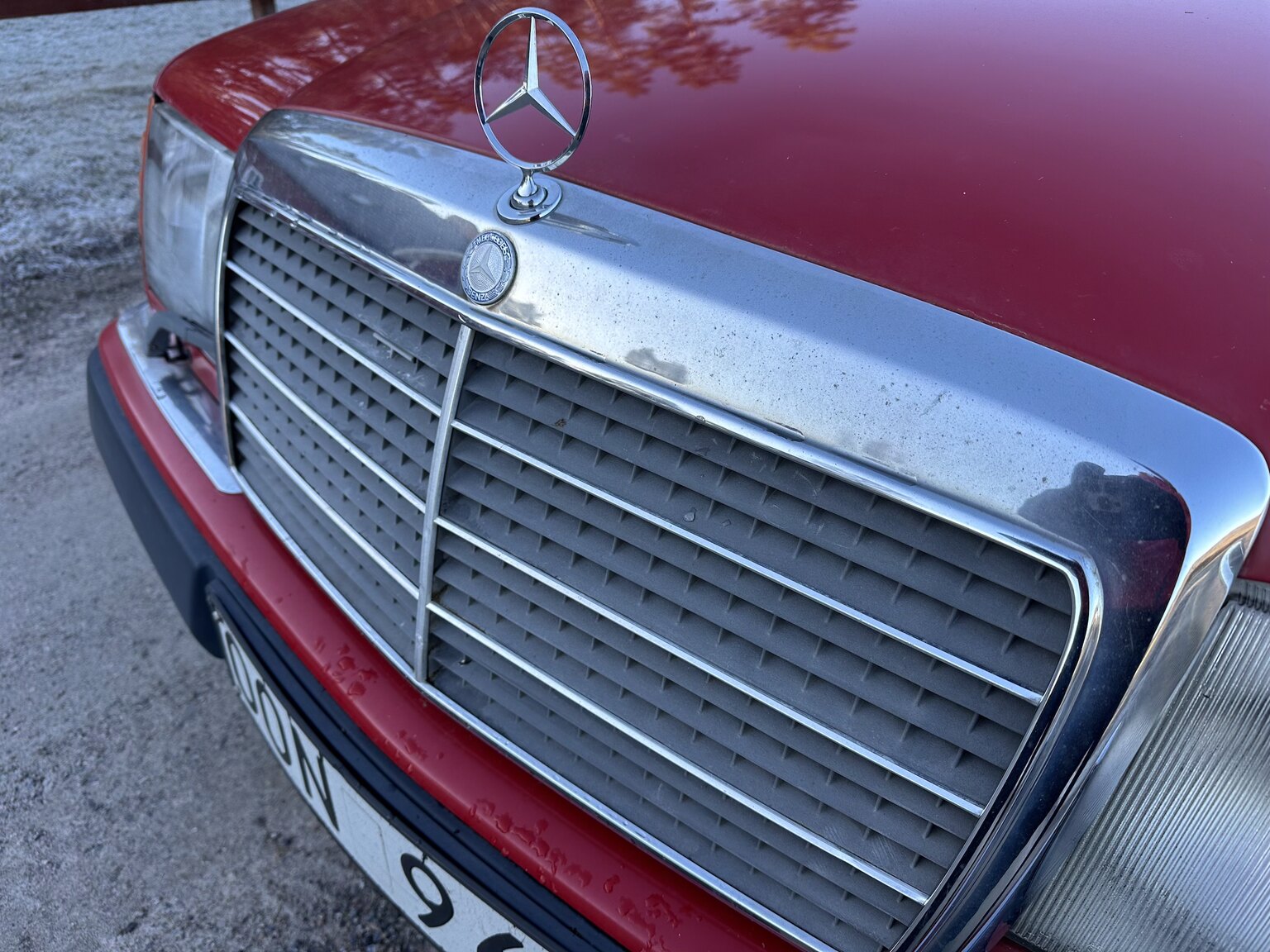 Exteriörbild på 1990 Mercedes-Benz 200 E