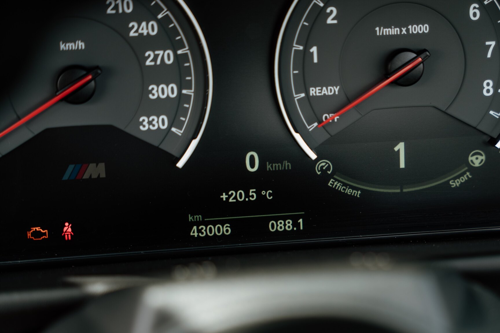 Interior image of 2015 BMW M4 Cabriolet