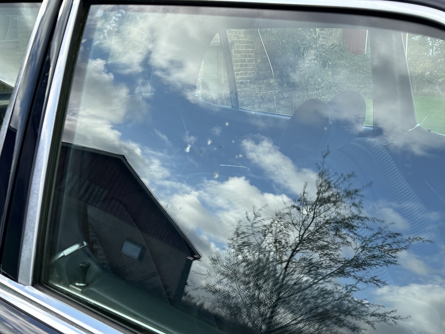 Exterior image of 1975 Mercedes-Benz 450 SEL 6.9 Bepansrad 