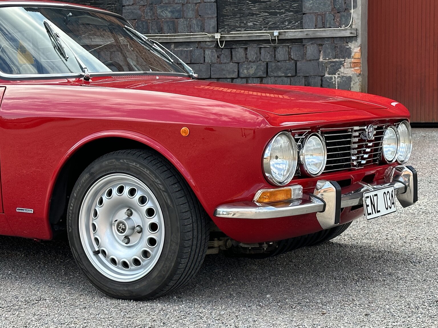 Exteriörbild på 1972 Alfa Romeo 2000 GTV Bertone Coupé