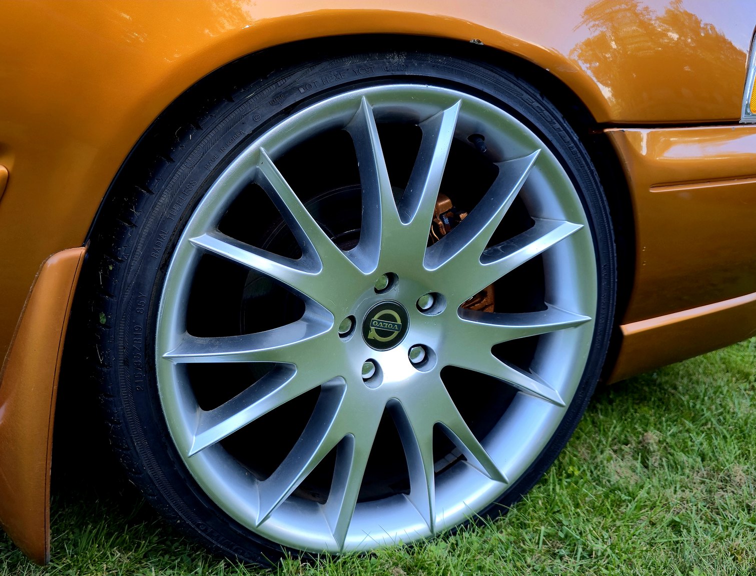 Exterior image of 1998 Volvo V70 R 2.3 T Automatisk