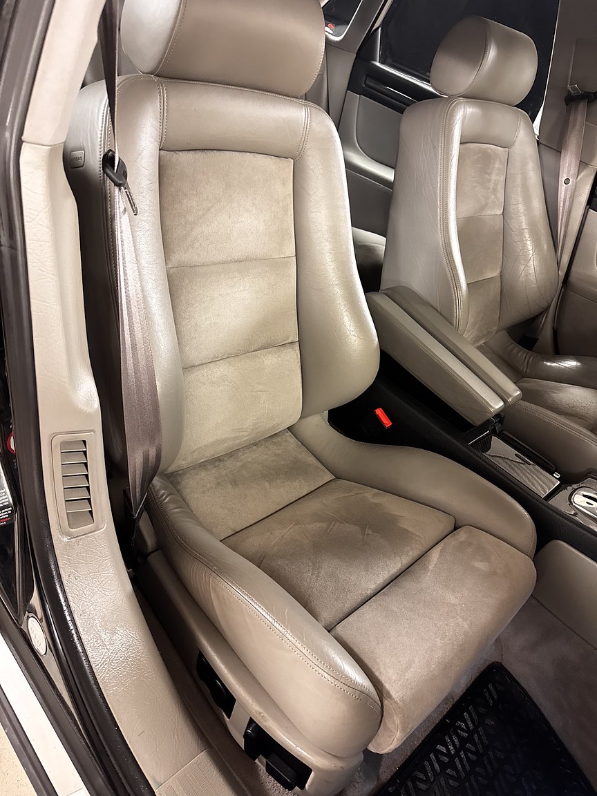 Interiörbild 1999 Audi S8 4.2 Quattro