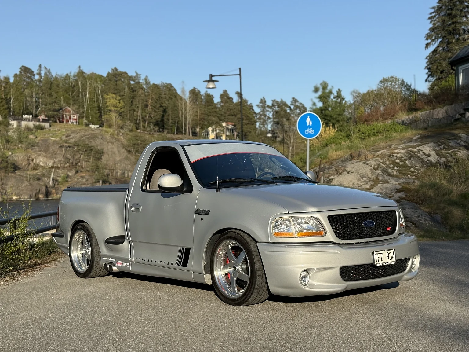 Exterior image of 2002 Ford F 150 Lightning / Kenne Bell (1)
