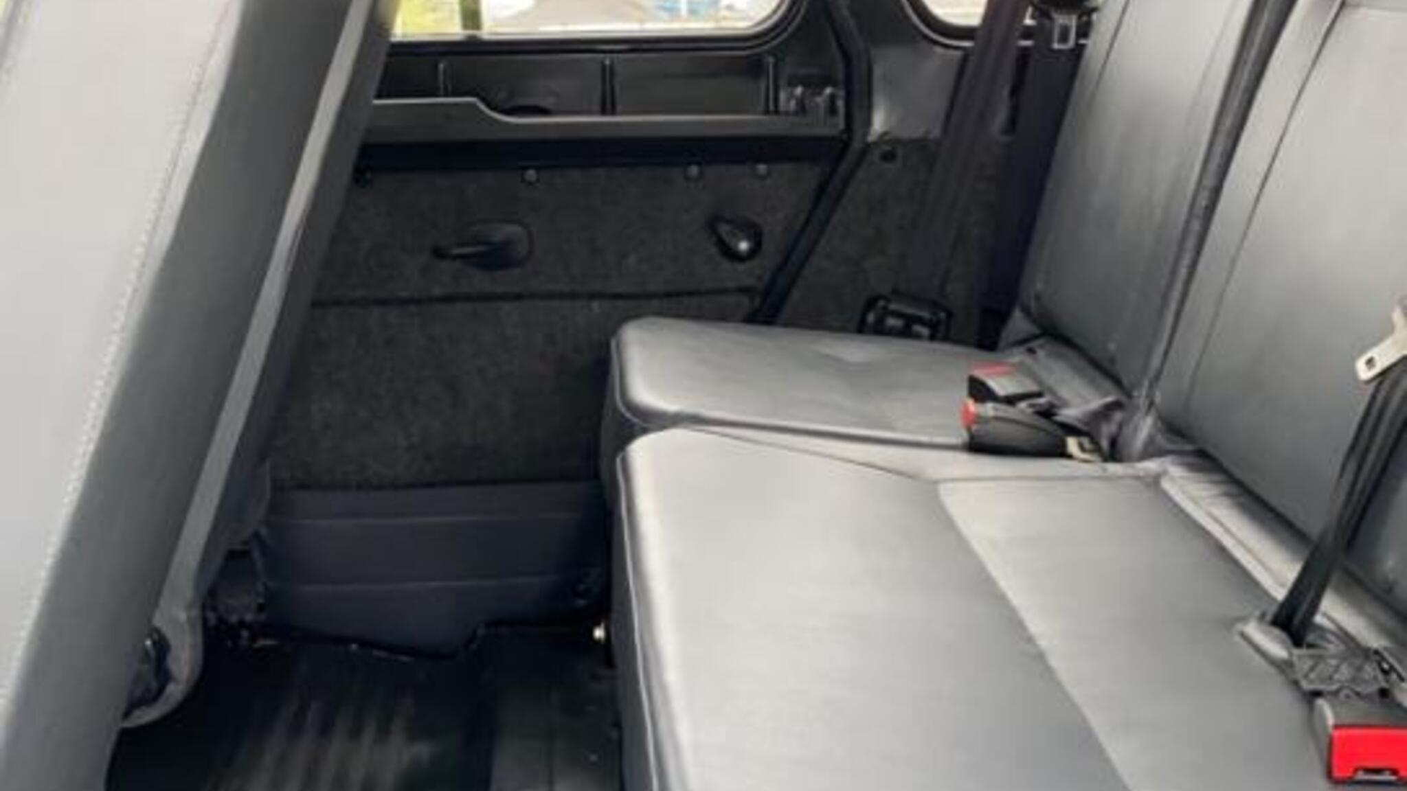 Innenraumfoto von 2017 UAZ Hunter (2)