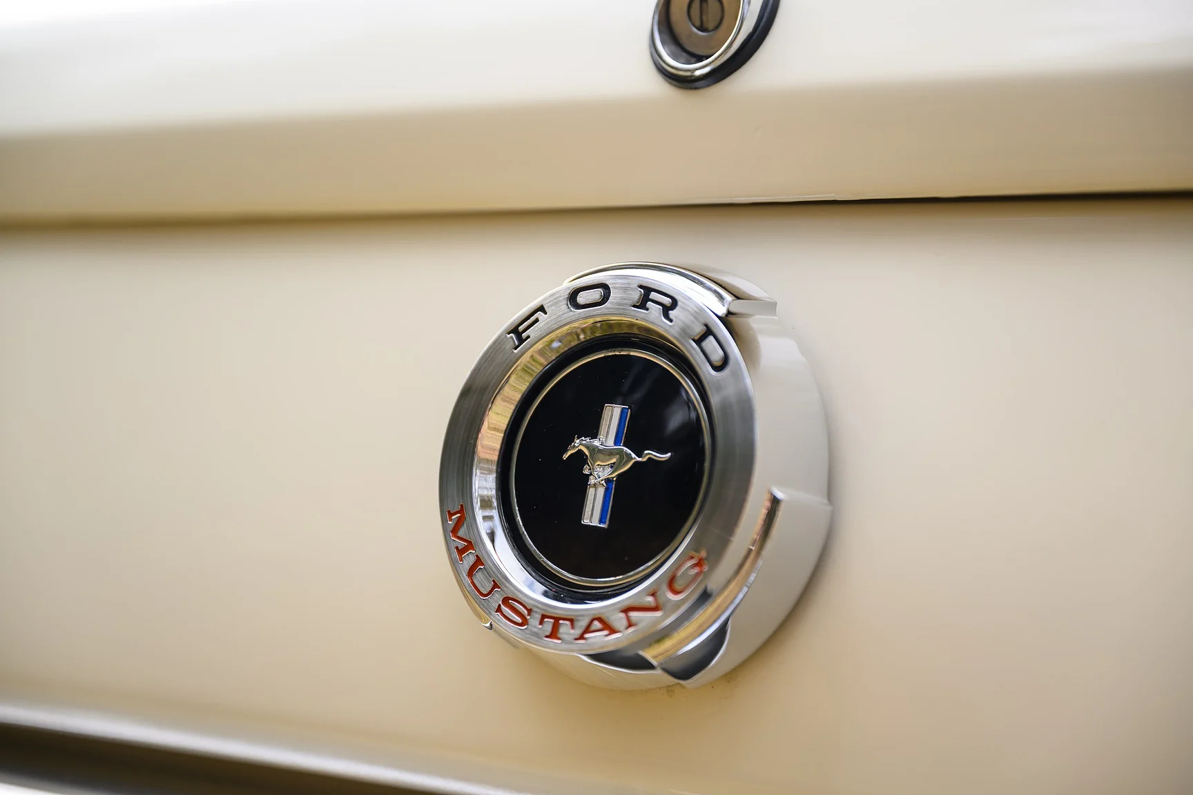 Exteriörbild på 1965 Ford Mustang GT Convertible (90)