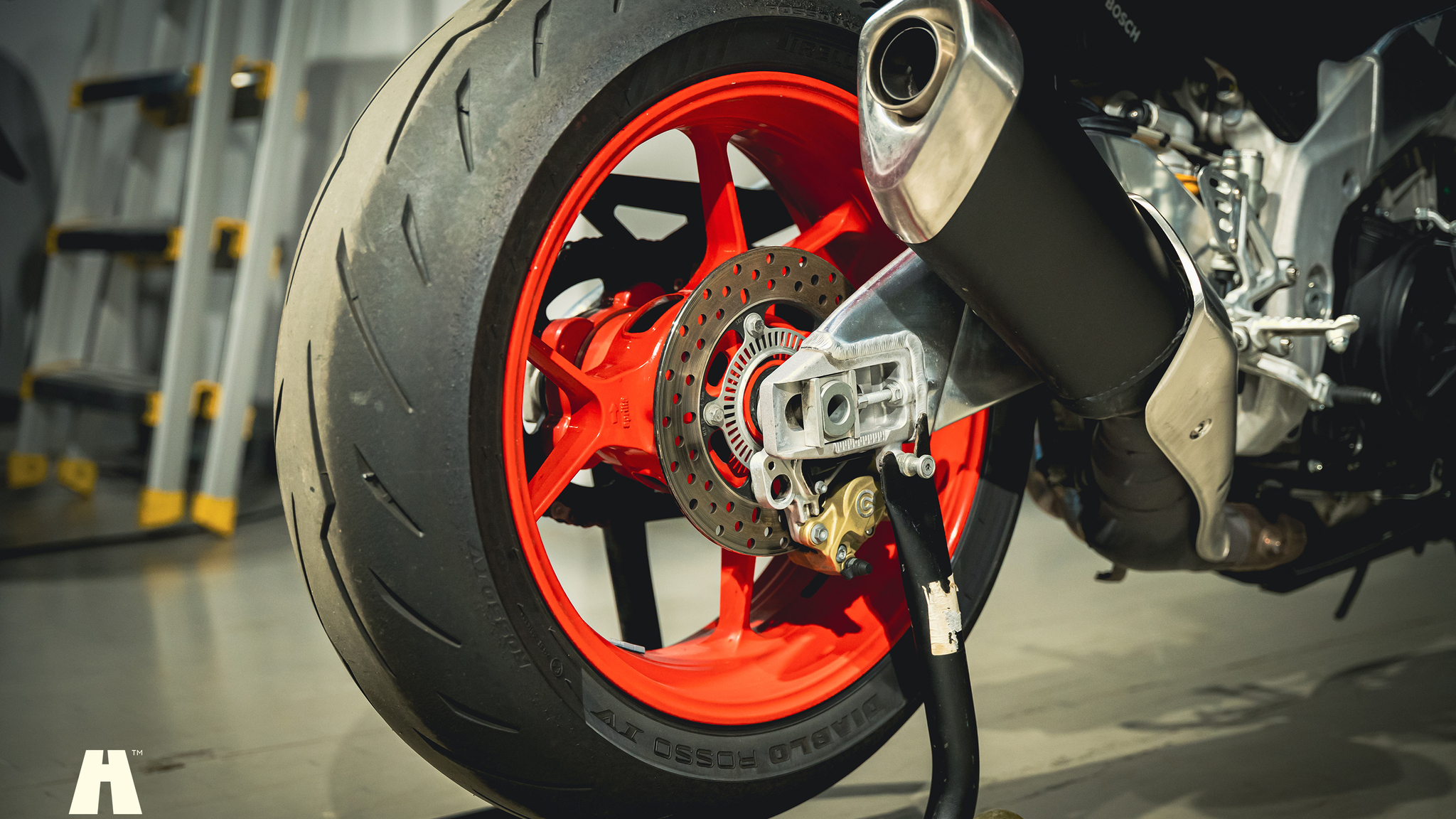 Exterior image of 2016 Aprilia Tuono V4 Factory