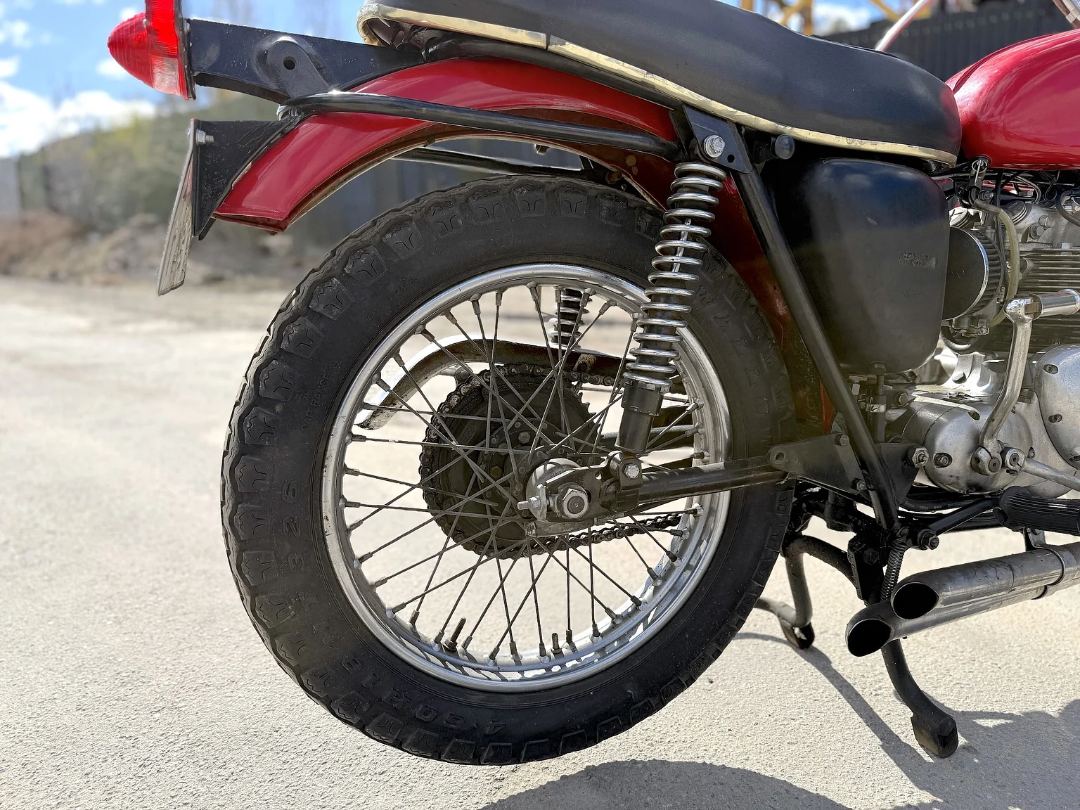 Exteriörbild på 1971 Triumph Daytona 500 (5)