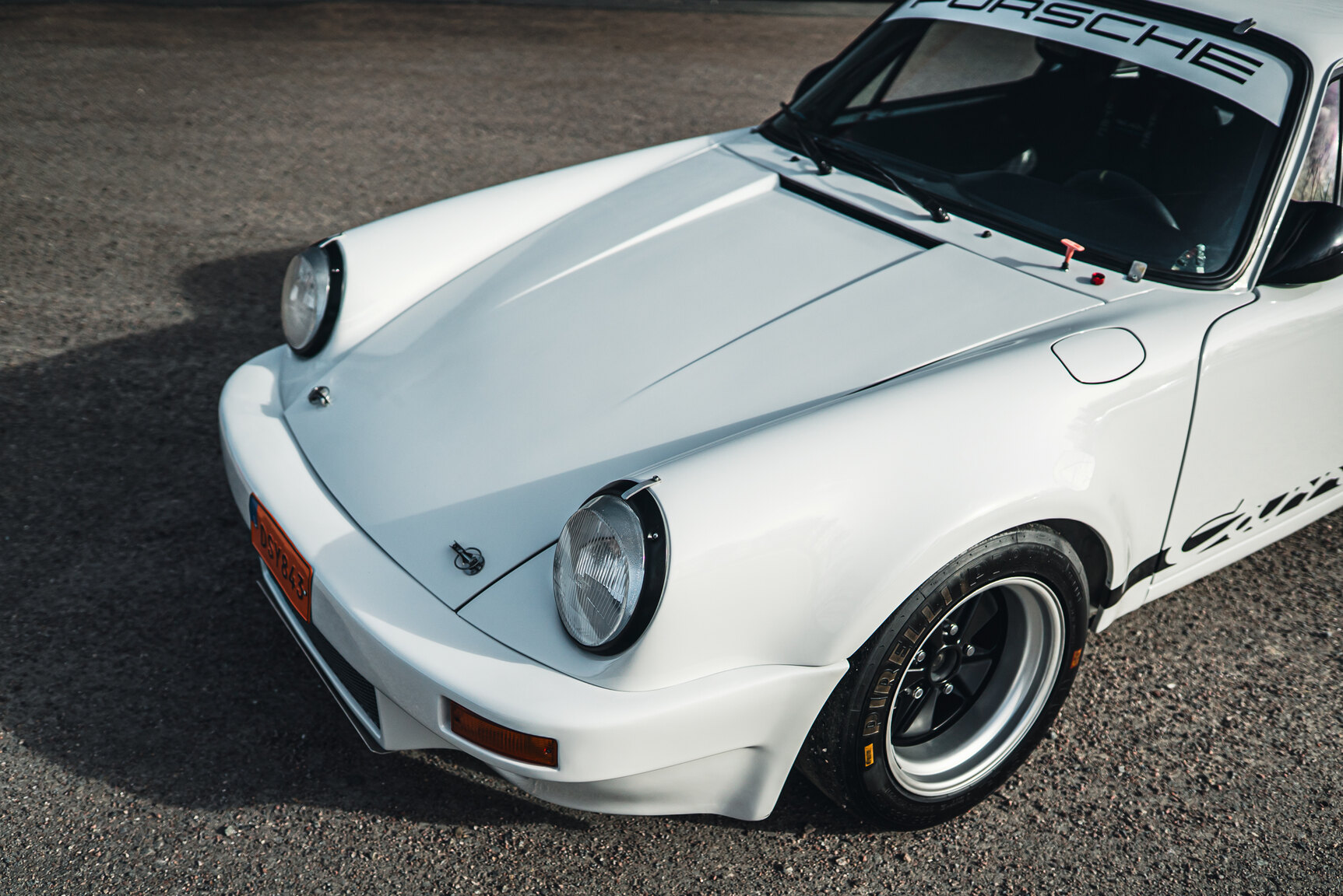 Exteriörbild på 1977 Porsche 911 RSR Rallycar