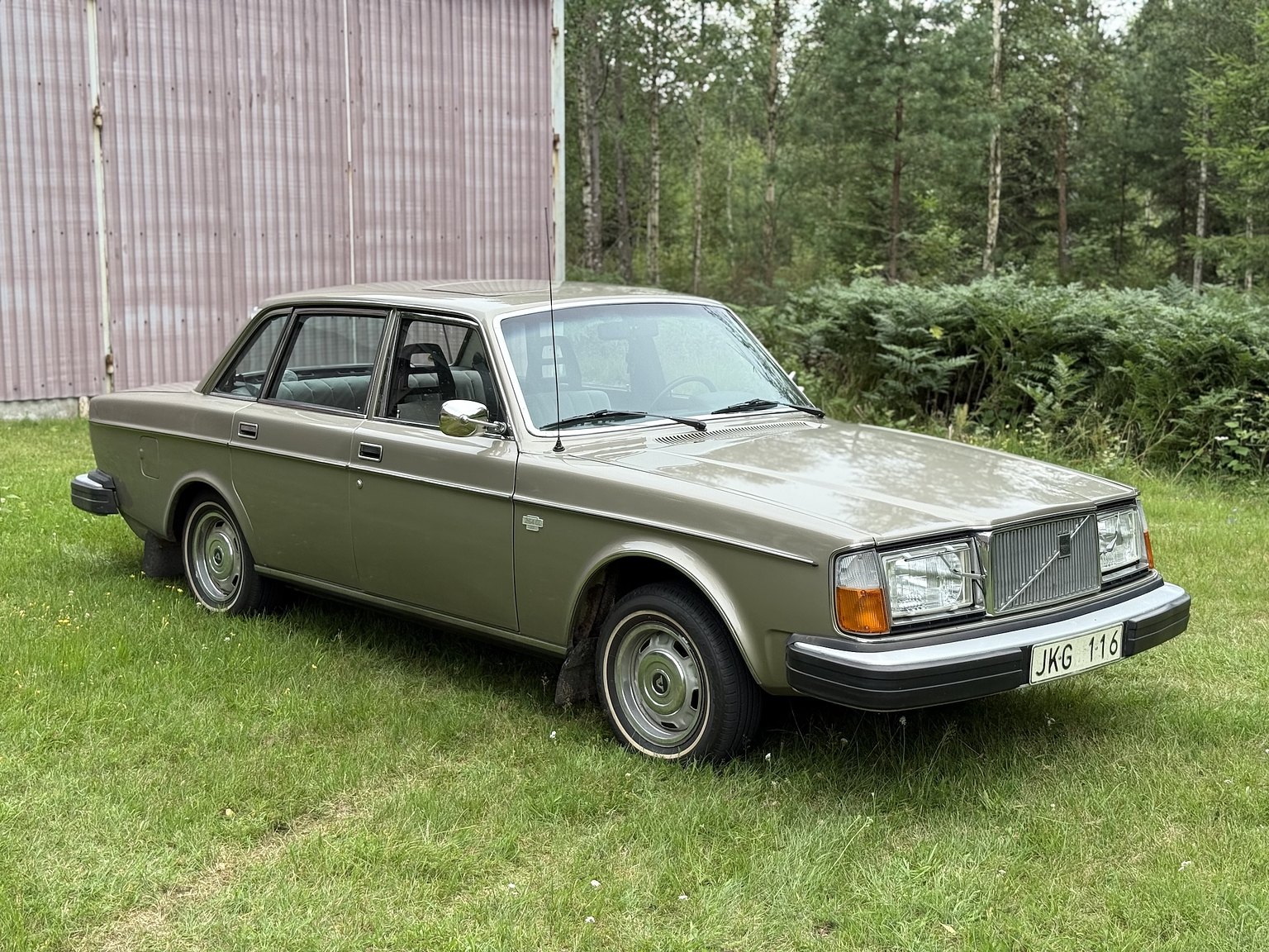 Exterior image of 1976 Volvo 264 V6 GL Automatisk