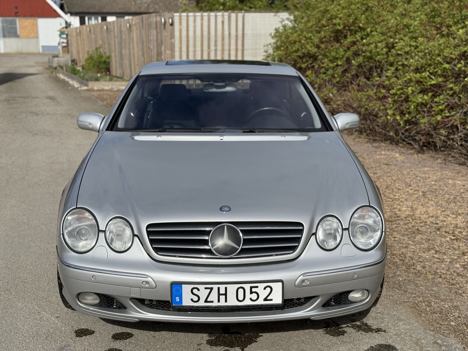 Exterior image of 2000 Mercedes-Benz CL 500