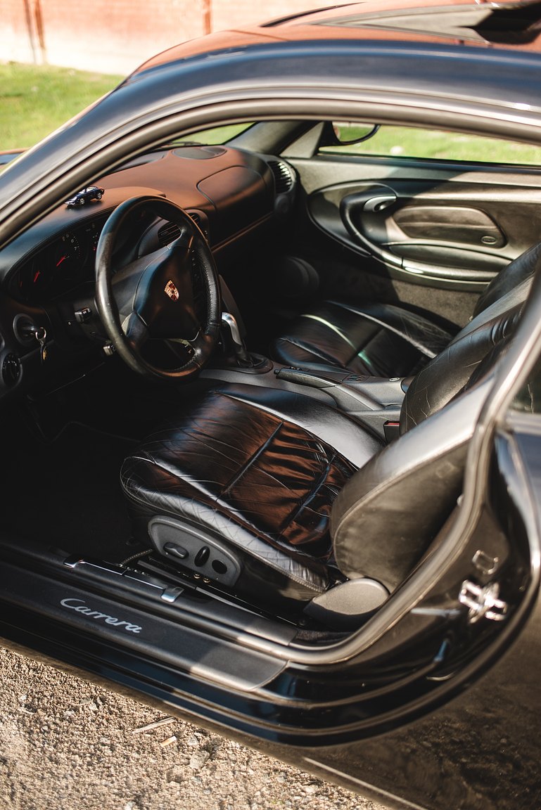 Interior image of 1998 Porsche 996 Carrera 