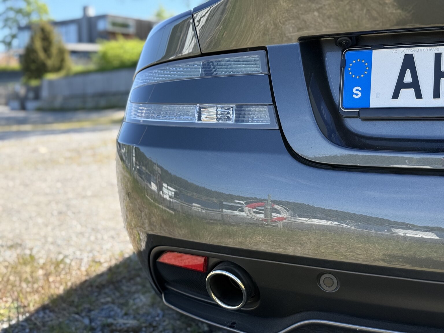 Exteriörbild på 2015 Aston Martin DB9 Volante