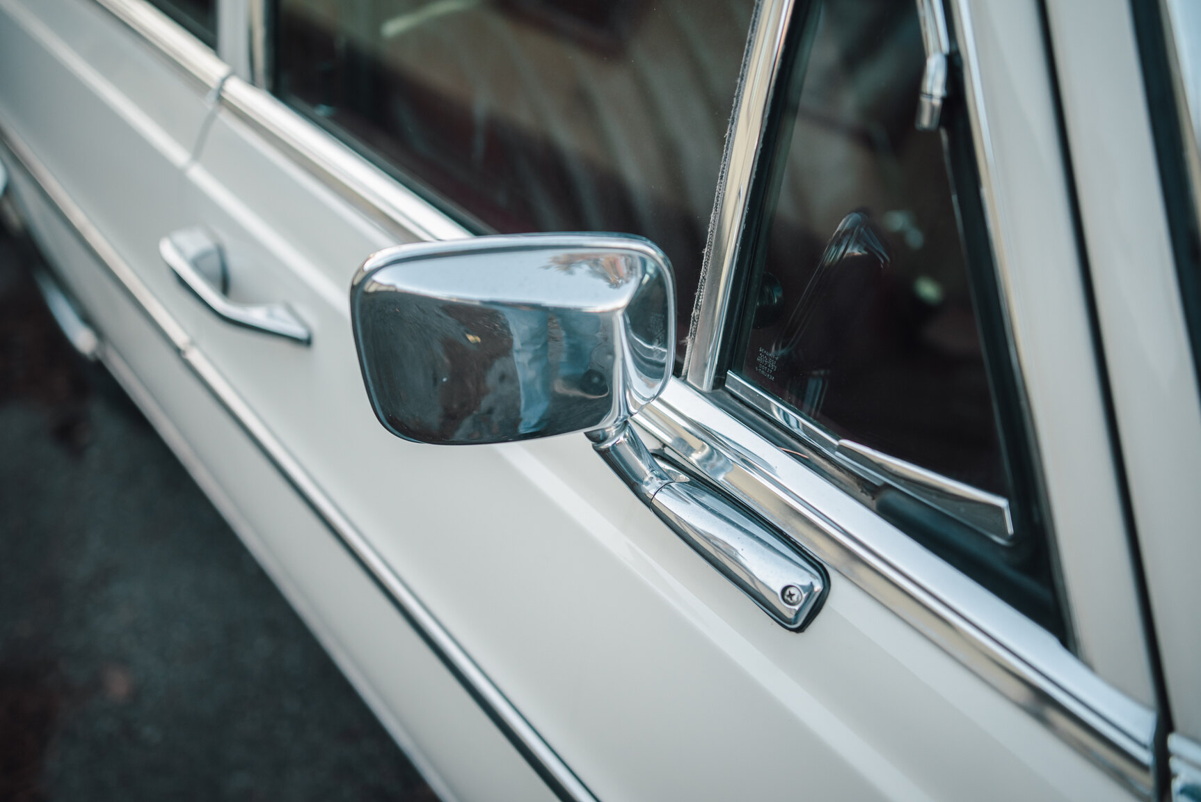 Exterior image of 1967 Mercedes-Benz 250 S