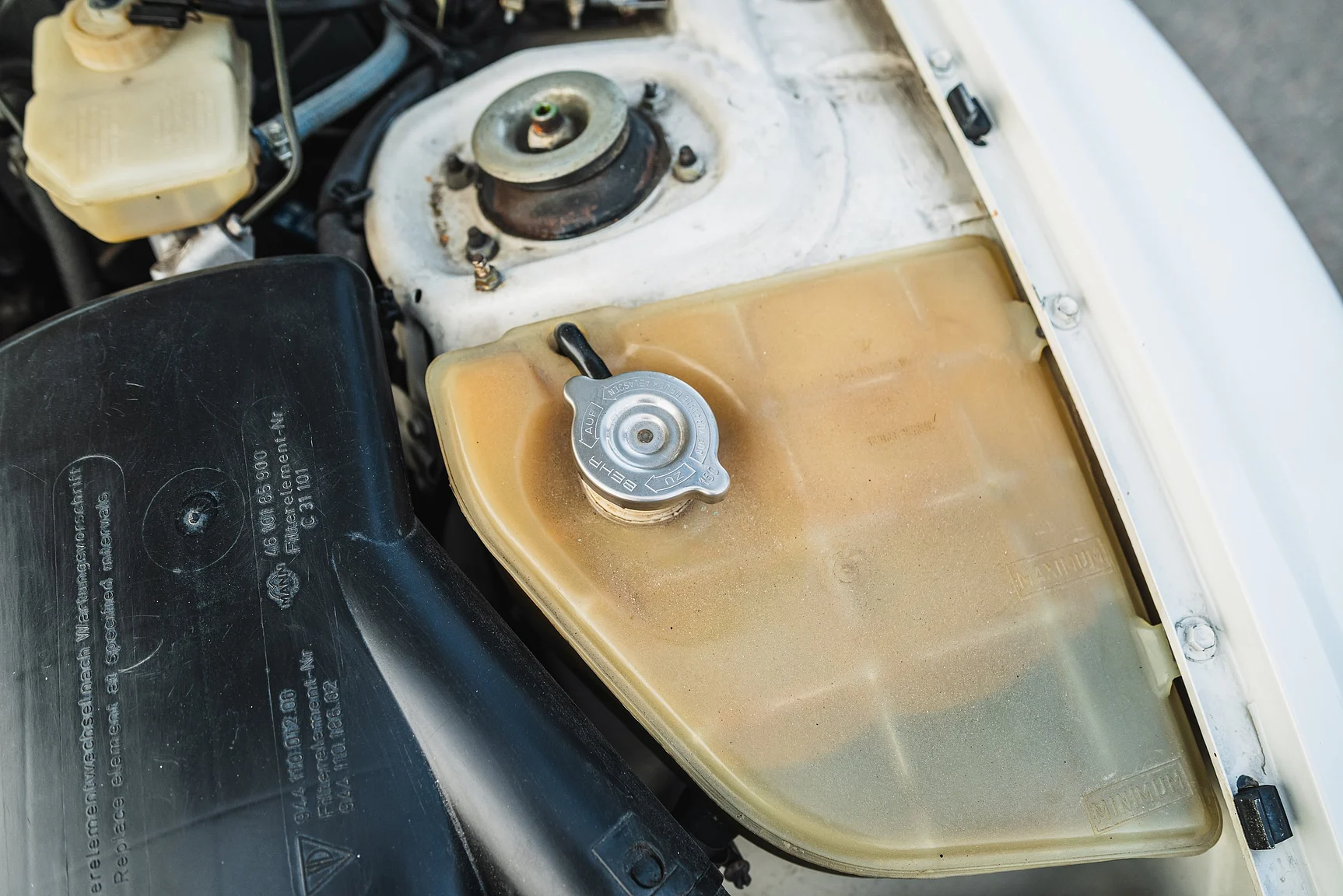 Image of 1986 Porsche 944R (22) mechanics