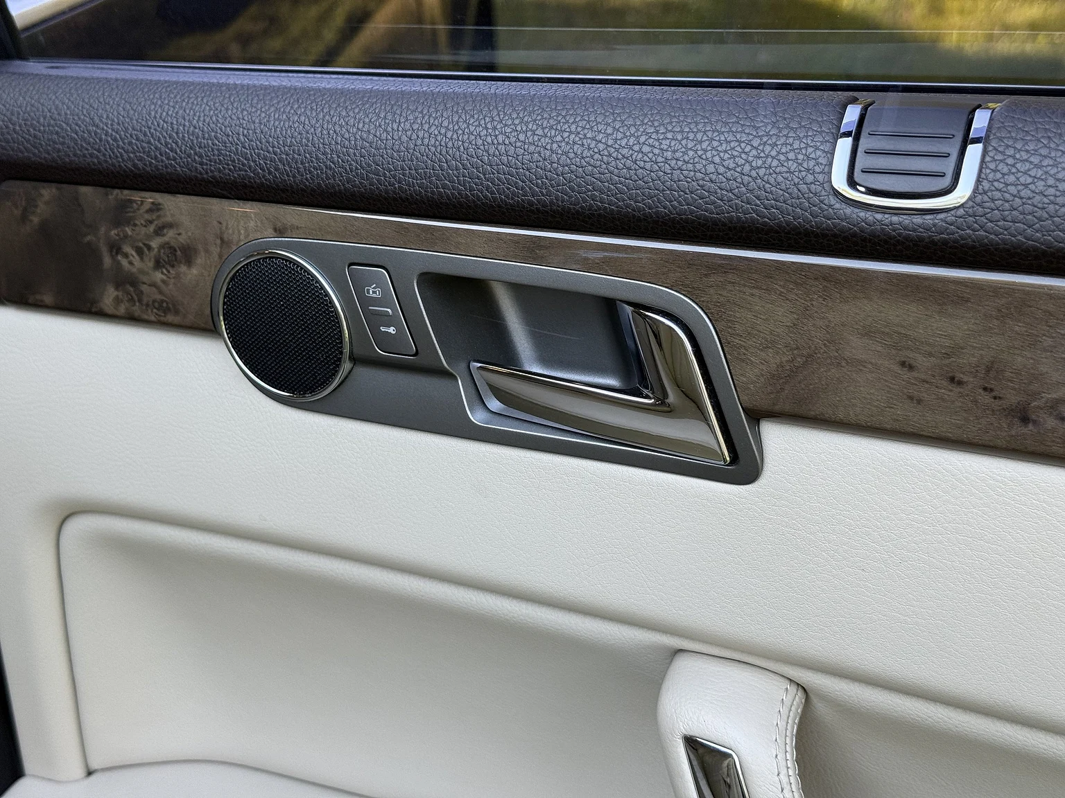 Innenraumfoto von 2009 Volkswagen Phaeton W12 LWB Executive (51)