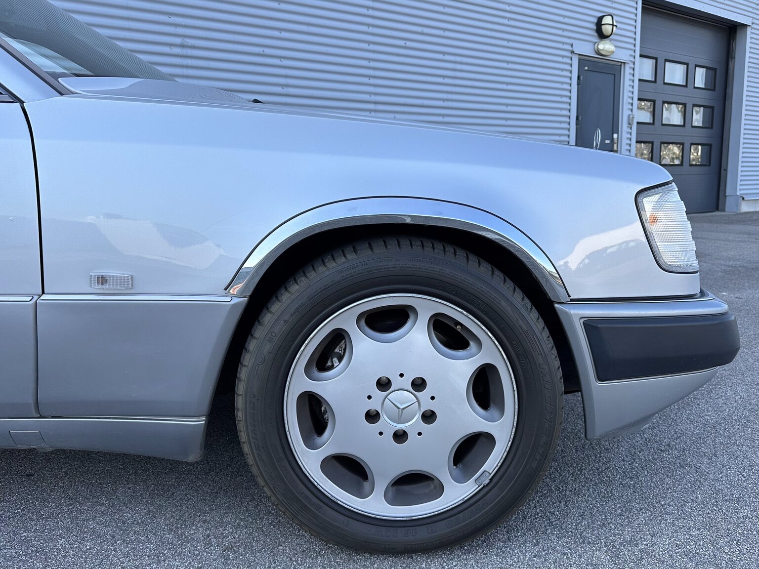 Exteriörbild på 1992 Mercedes-Benz 300 CE-24