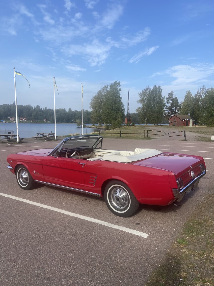 Exteriörbild på 1966 Ford Mustang Convertible