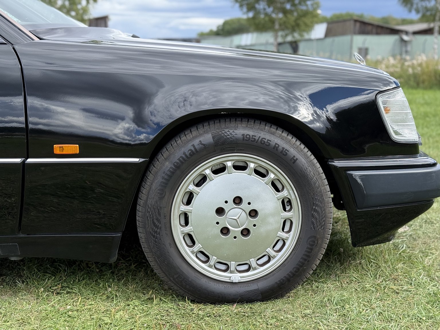 Exterior image of 1990 Mercedes-Benz 300CE-24