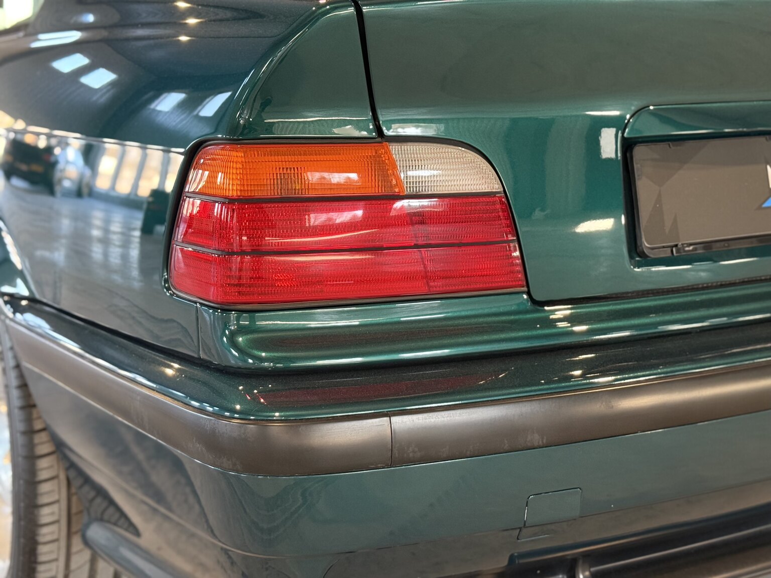 Exteriörbild på 1995 BMW 325i Coupé AVUS Edition "No Reserve Auction"