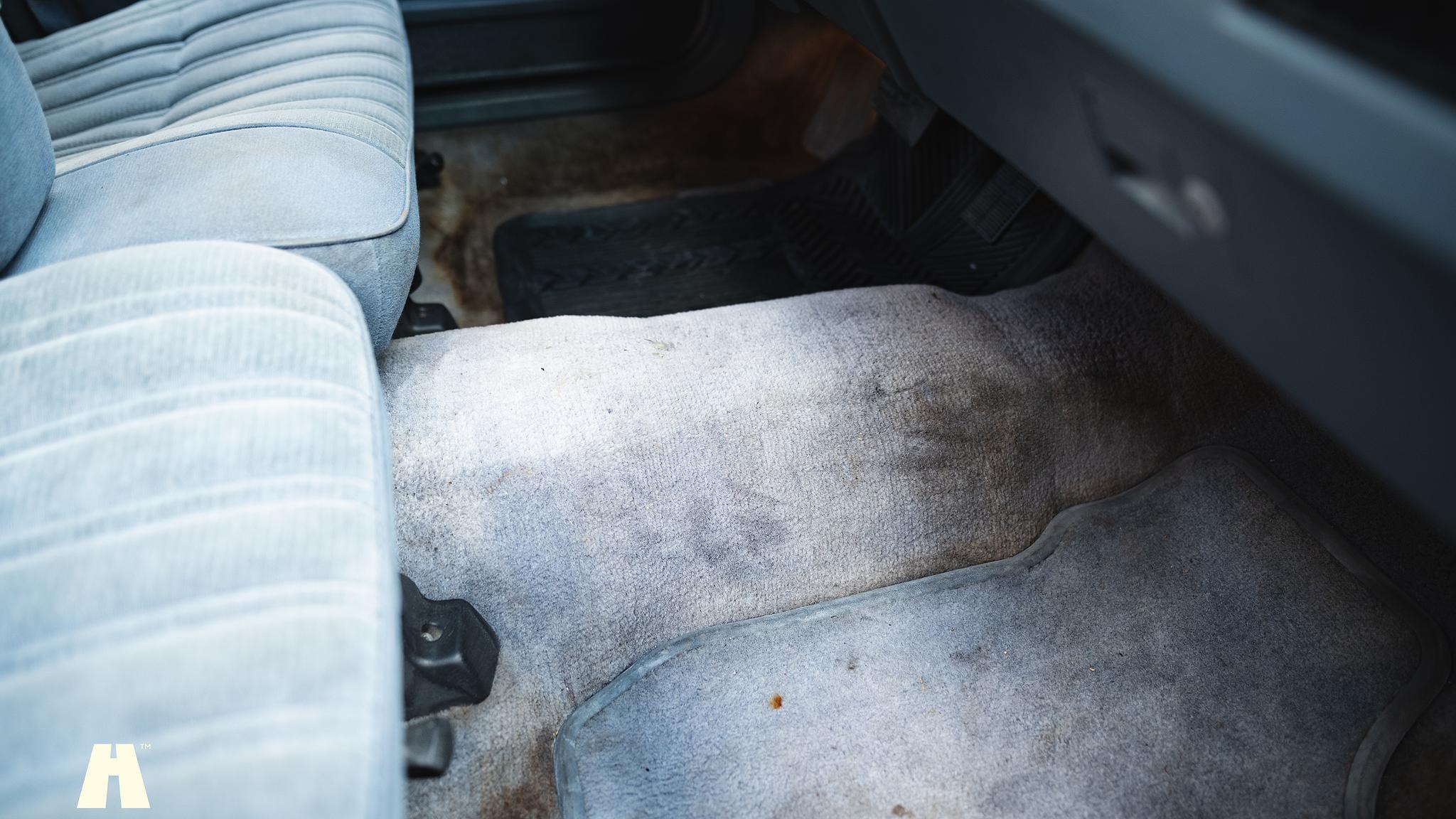 Interior image of 1994 Oldsmobile Cutlass Ciera Sedan 3.1 (32)
