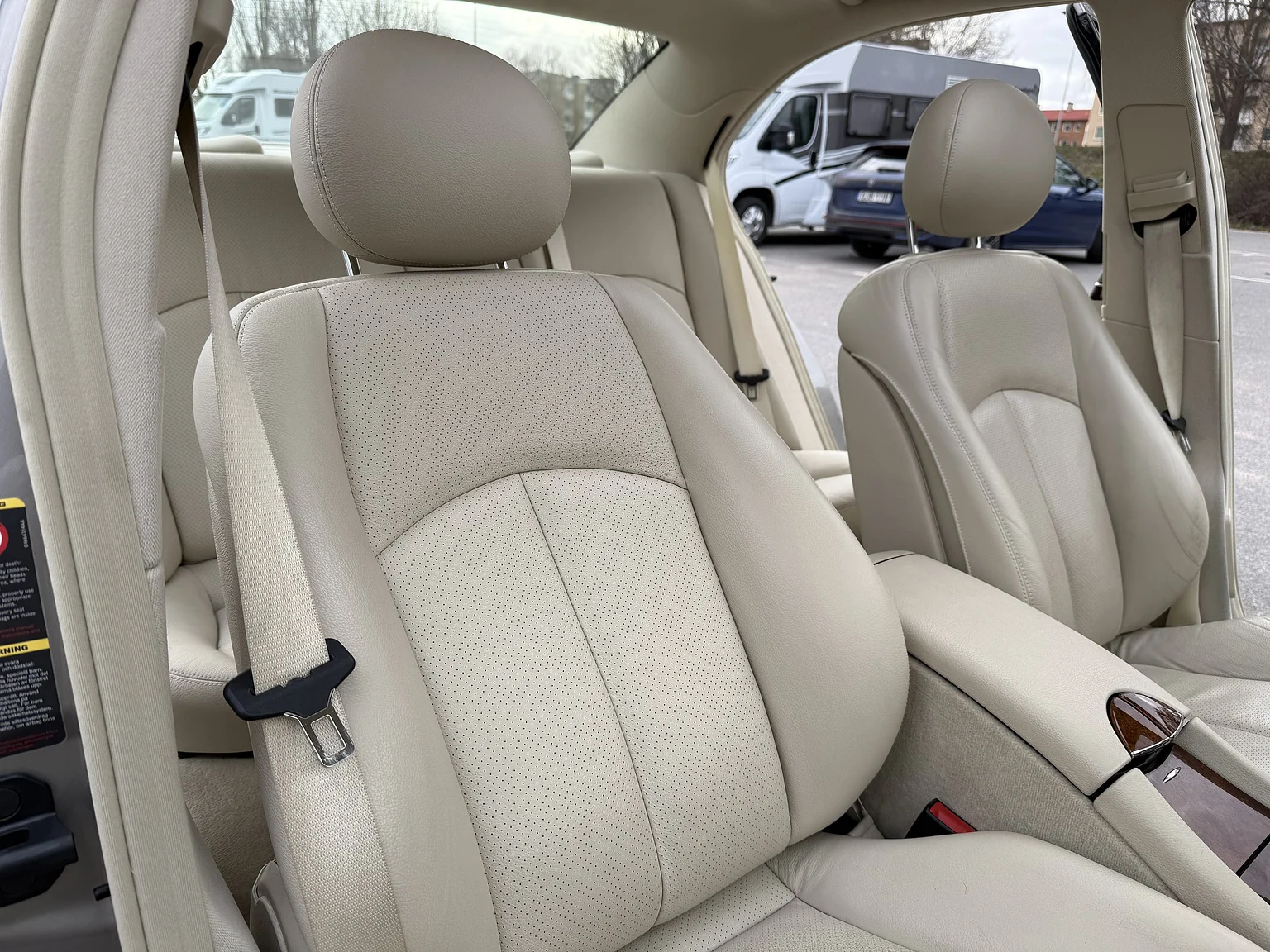 Interior image of 2004 Mercedes-Benz E 500 7G-Tronic (36)