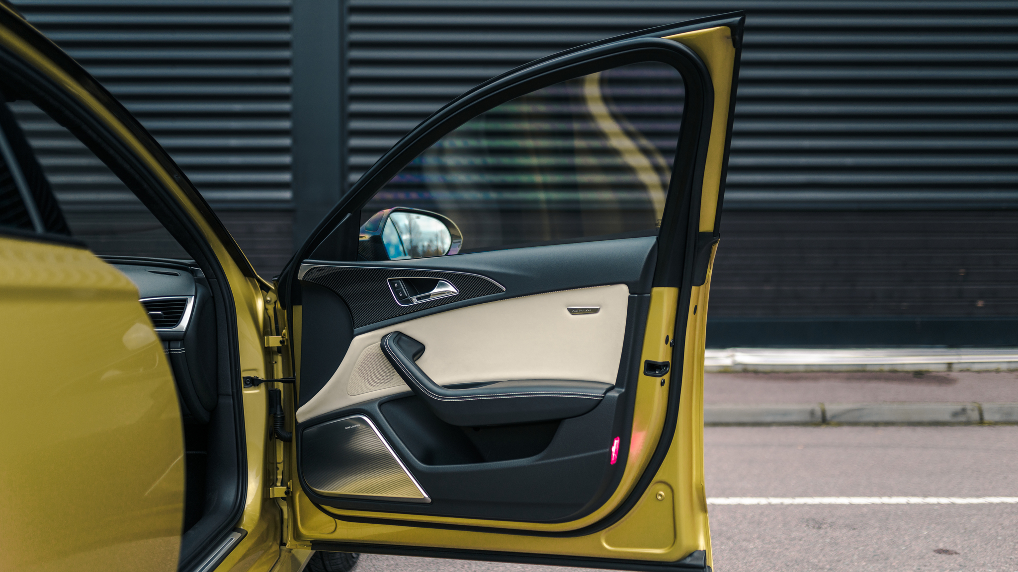 Innenraumfoto von 2016 Audi RS6 Avant Exclusive (6)