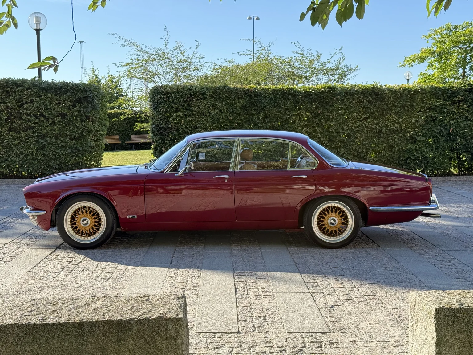 Exteriörbild på 1970 Jaguar XJ12 Performance (2)