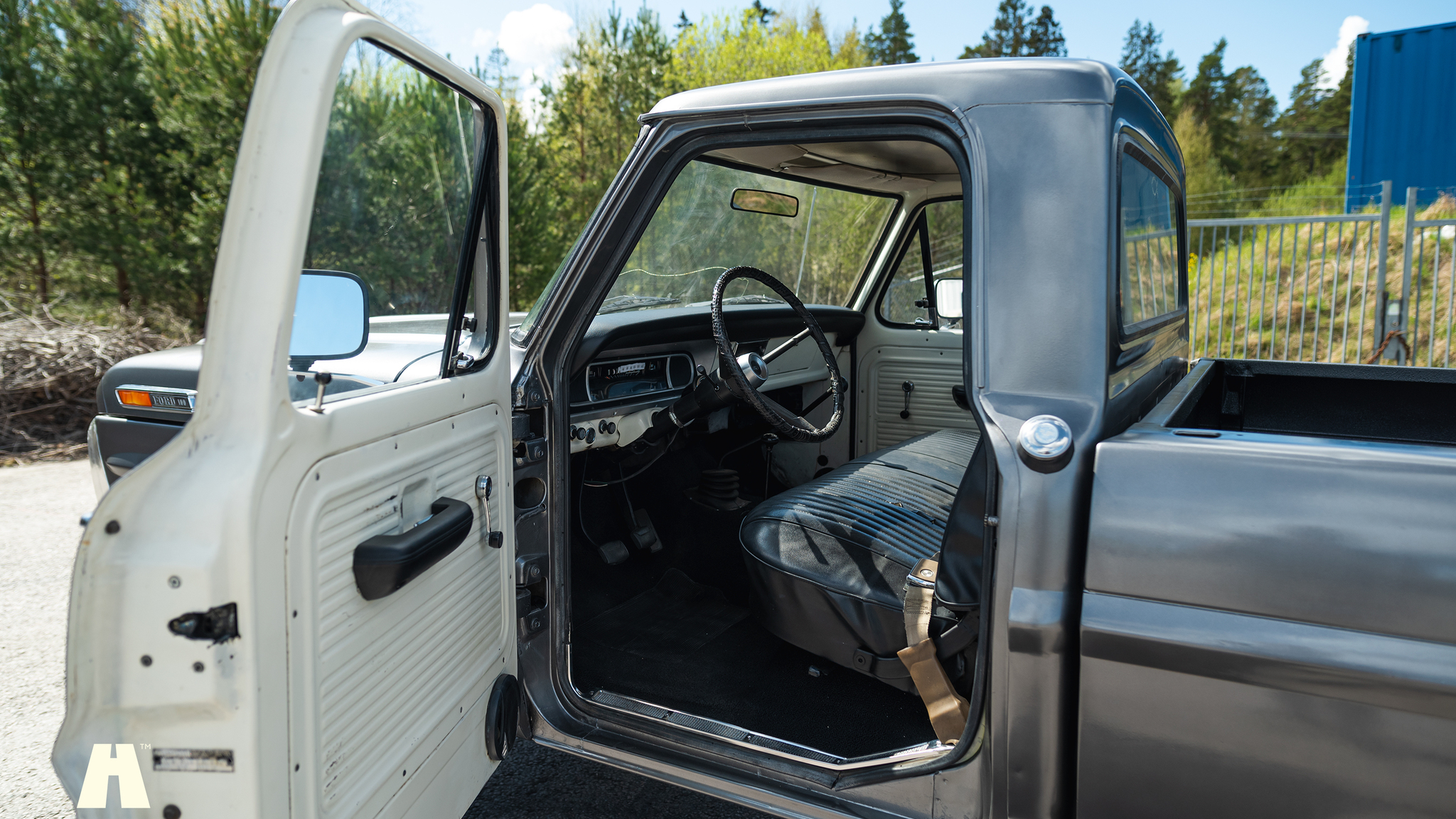 Interior image of 1969 Ford F100 (1)