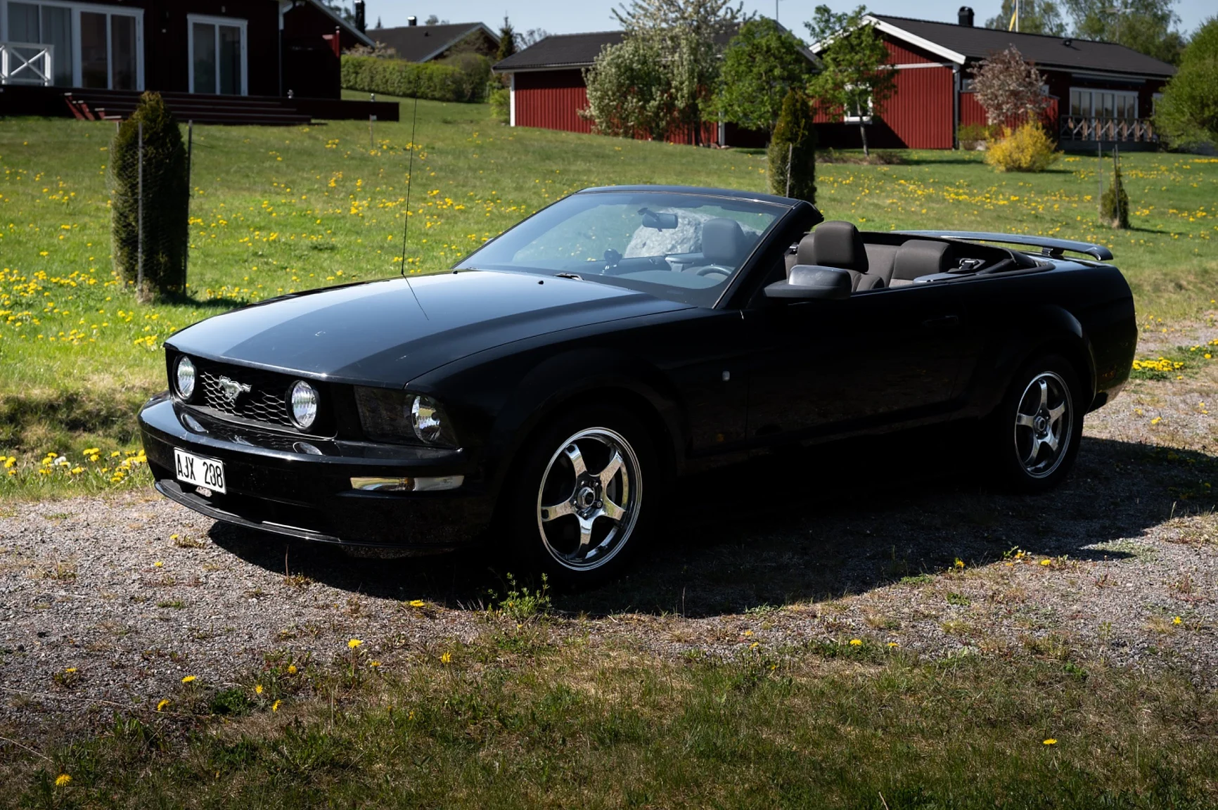 Exterior image of 2006 Ford Mustang Convertible (7)