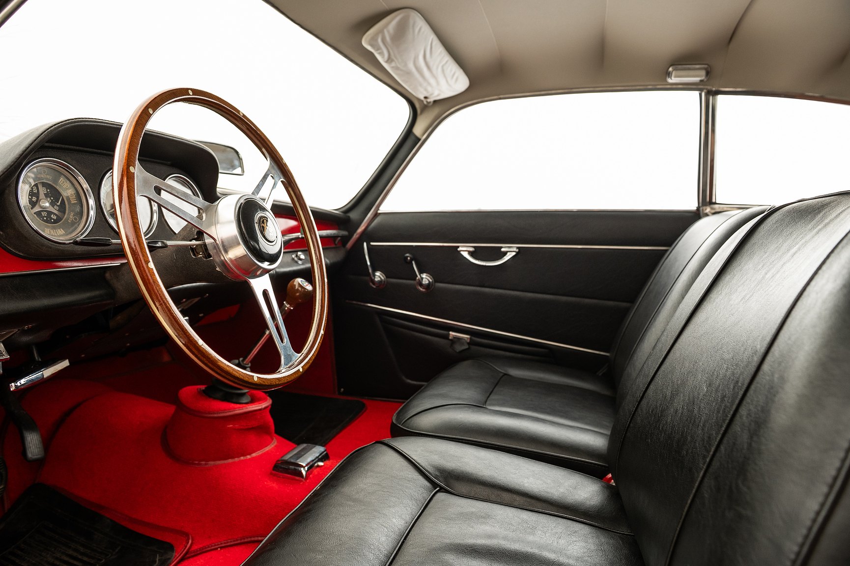 Interior image of 1962 Alfa Romeo Giulia Sprint 1600