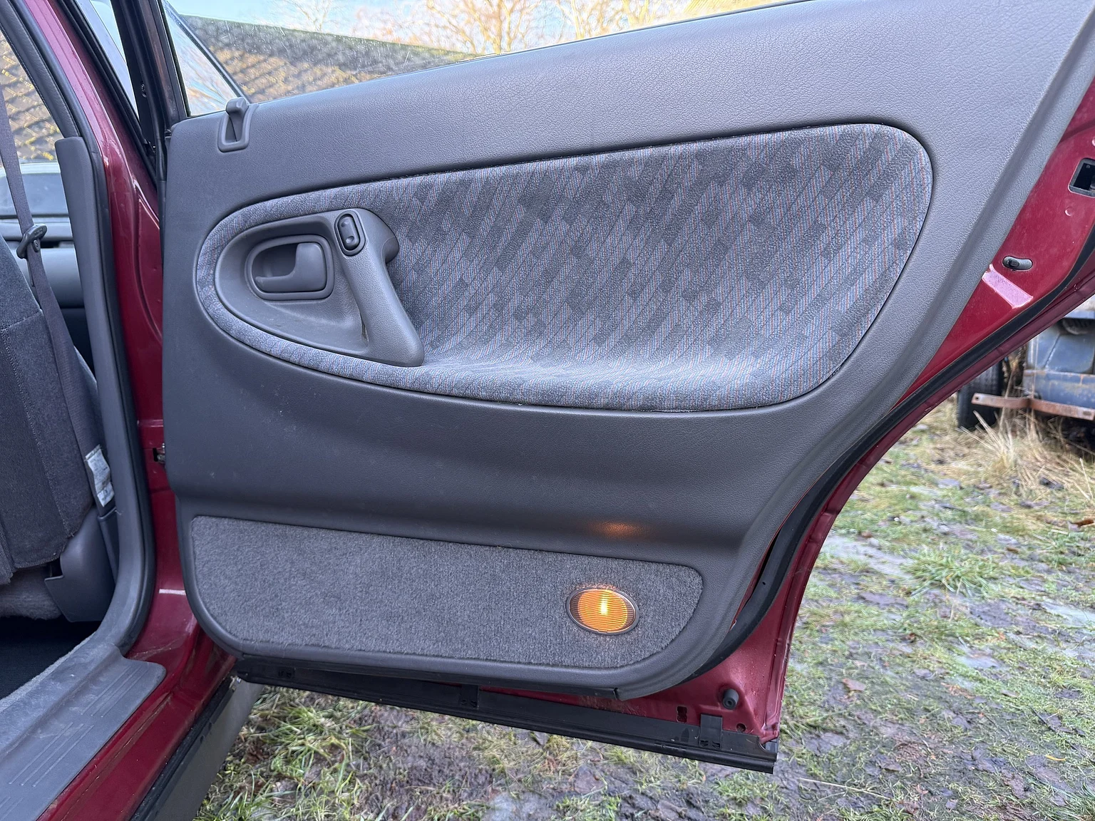 Interiörbild 1992 Mazda 626 Hatchback 2.5 V6 Automatic (22)