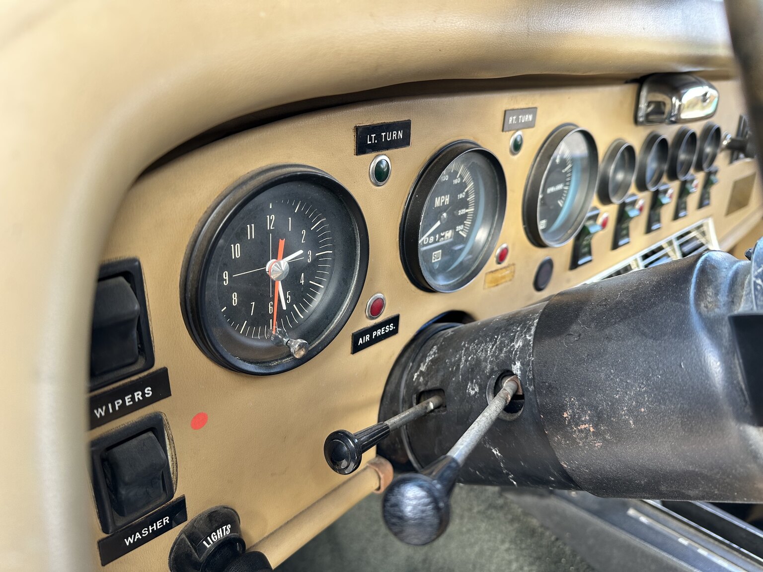 Innenraumfoto von 1975 Excalibur Phaeton series III  (23)