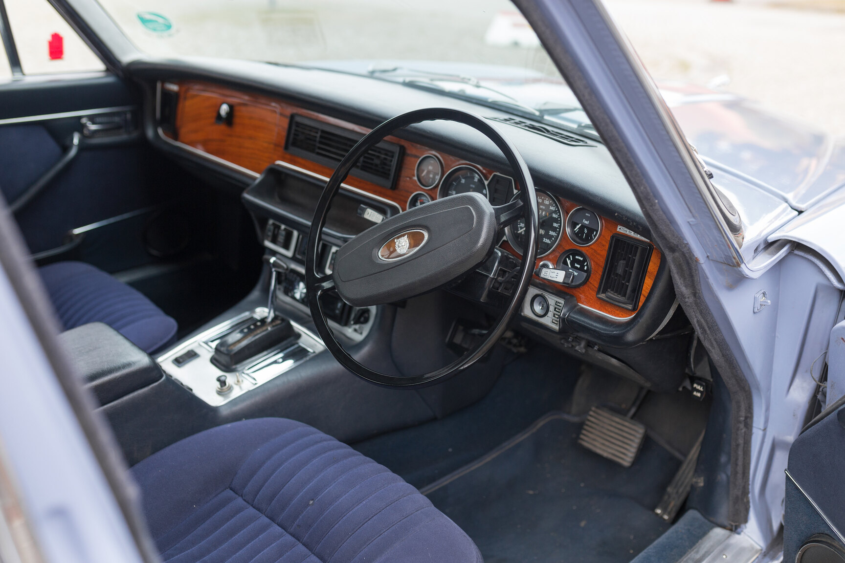 Innenraumfoto von 1975 JAGUAR XJ6  (4)