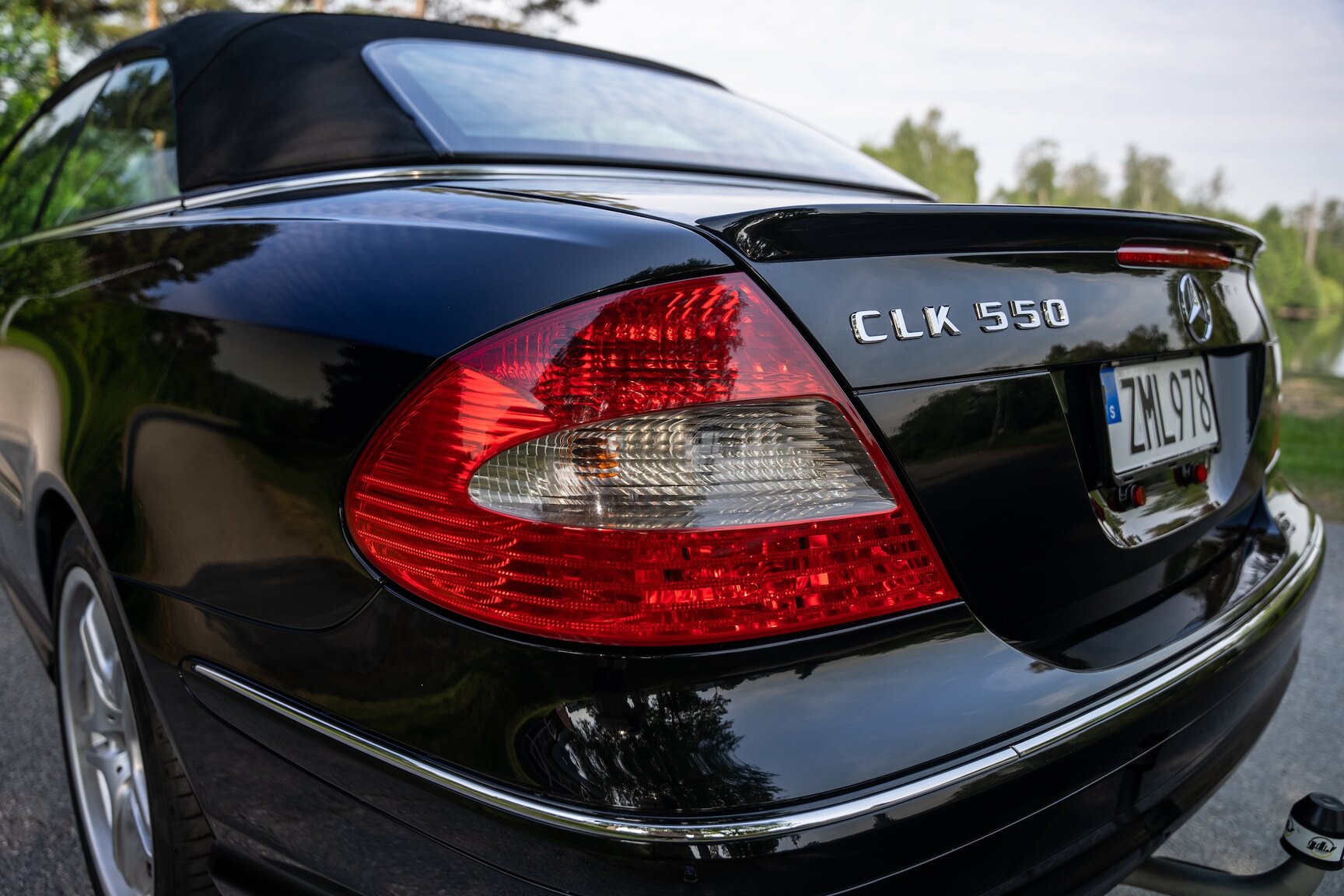 Exterior image of 2009 Mercedes-Benz CLK 550