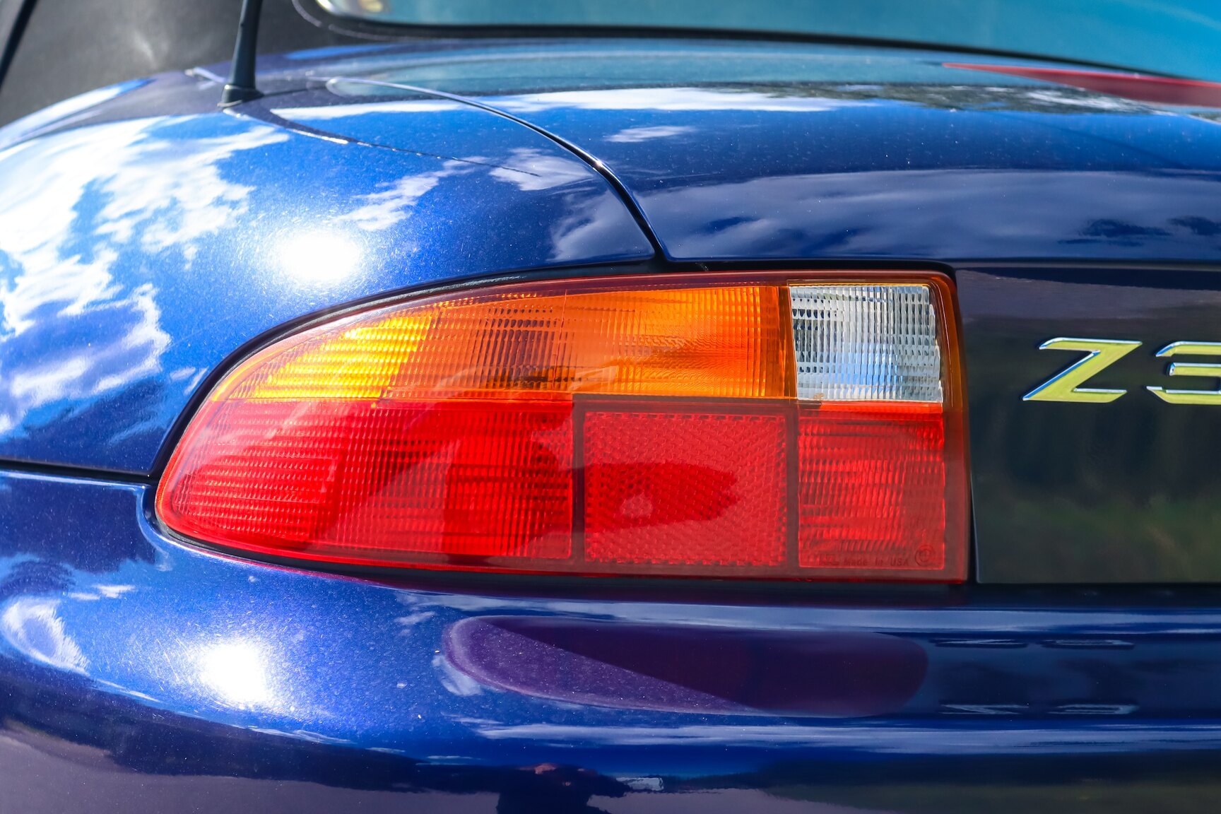 Exterior image of 1999 BMW Z3 1.9i