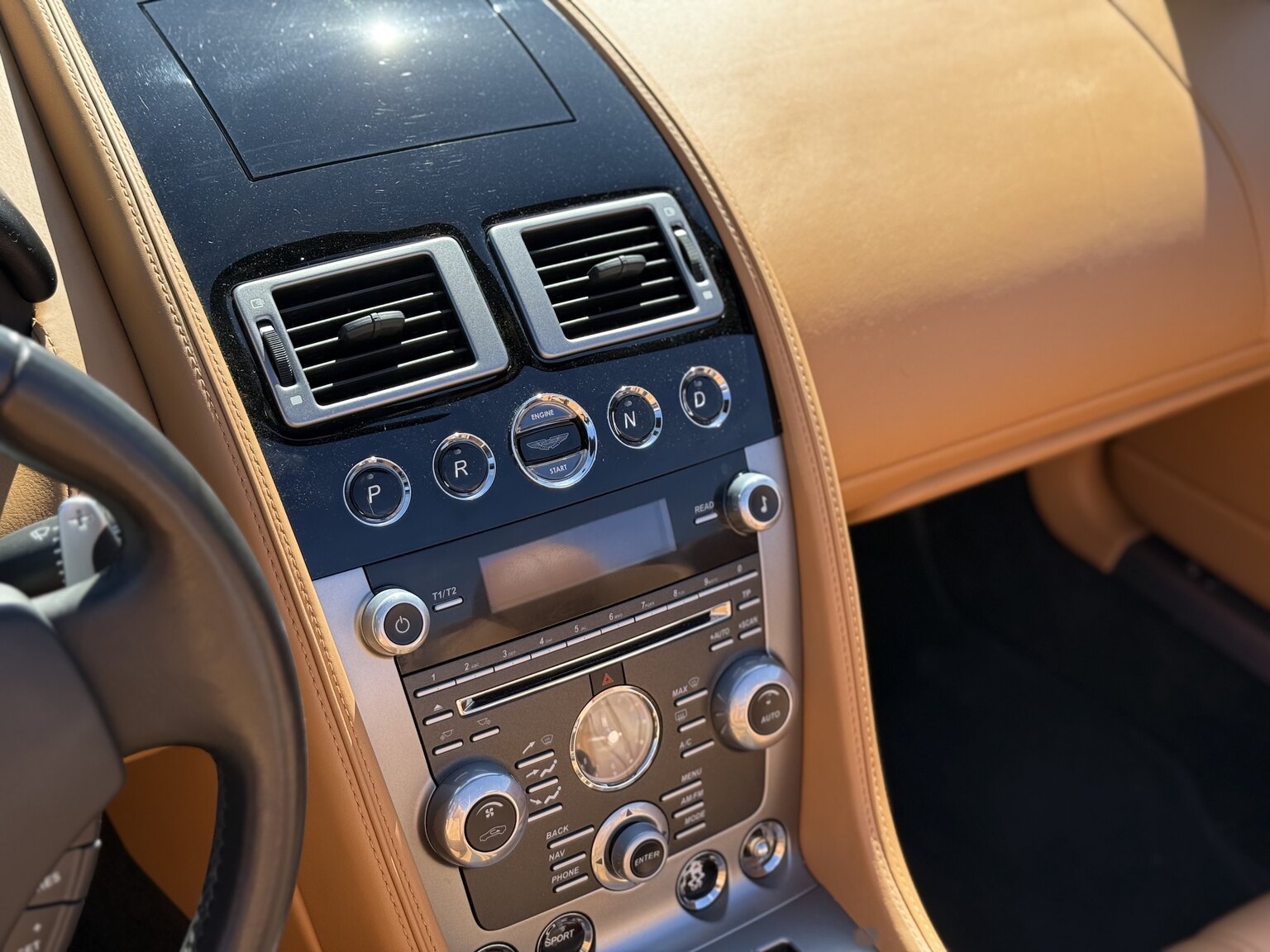 Interior image of 2015 Aston Martin DB9 Volante