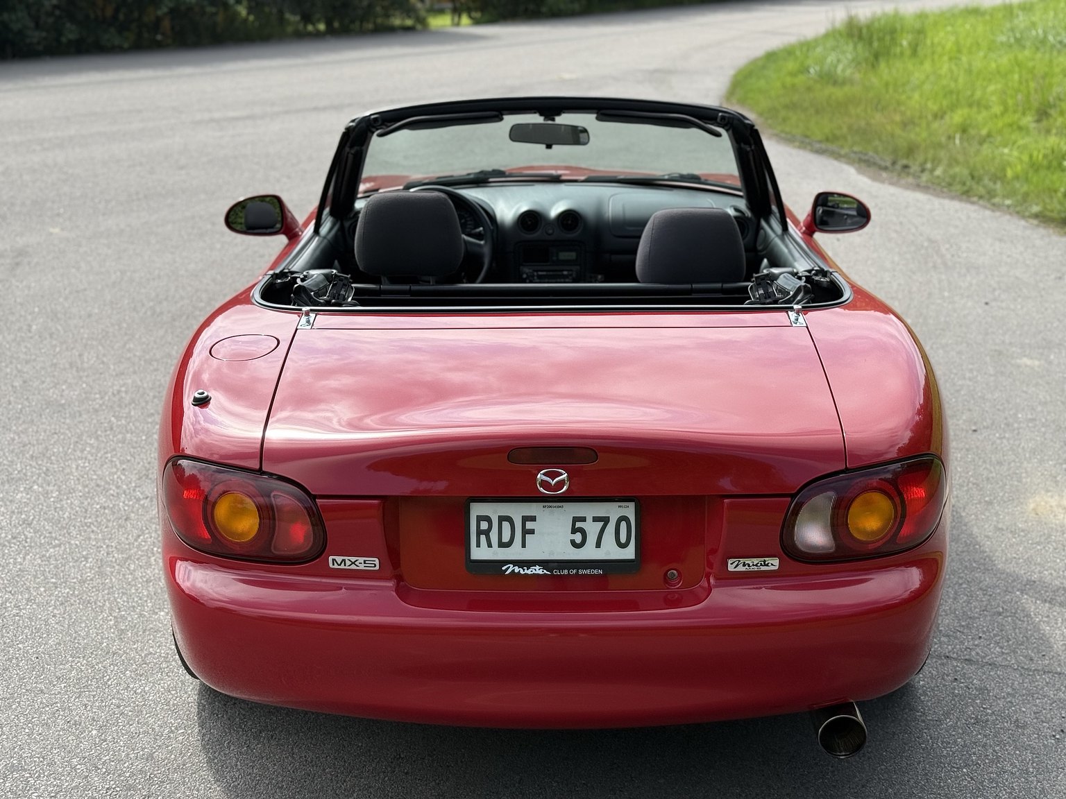 Exterior image of 1999 Mazda MX-5