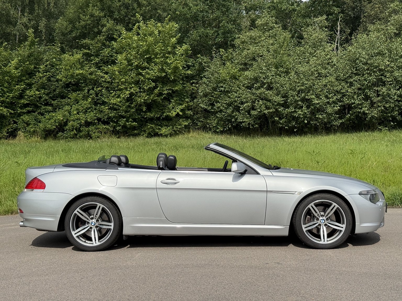 Exterior image of 2004 BMW 645Ci Convertible