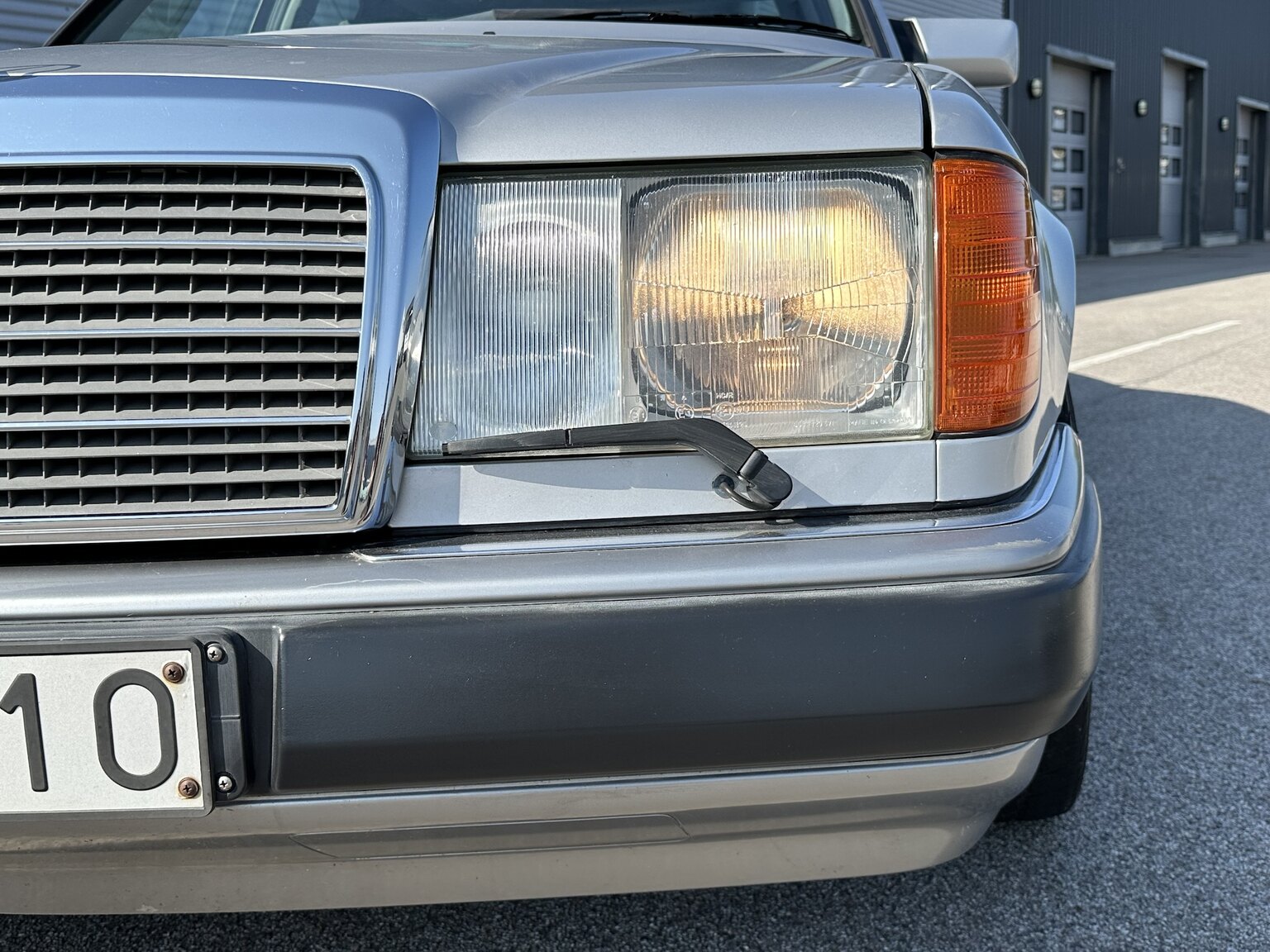 Exterior image of 1992 Mercedes-Benz 250D
