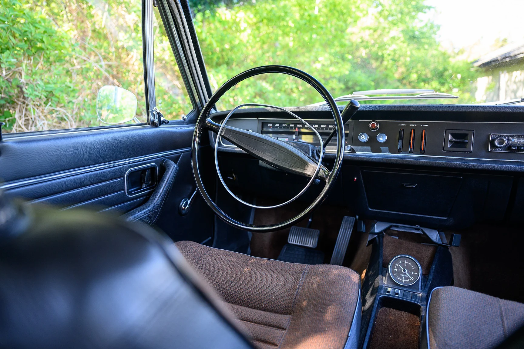 Innenraumfoto von 1971 Volvo 144 2.0 Automatic (4)