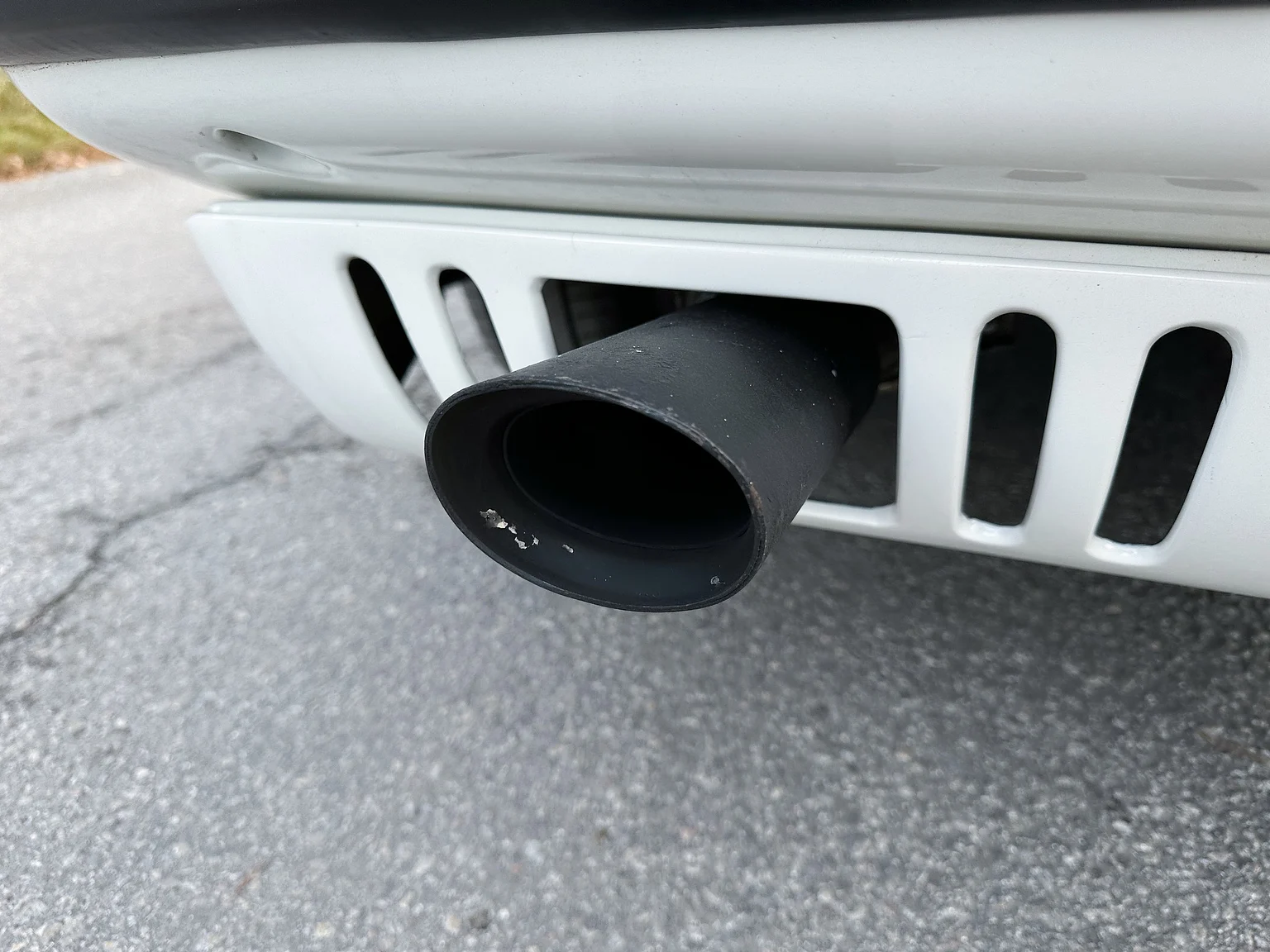 Exterior image of 1986 Porsche 944R (83)