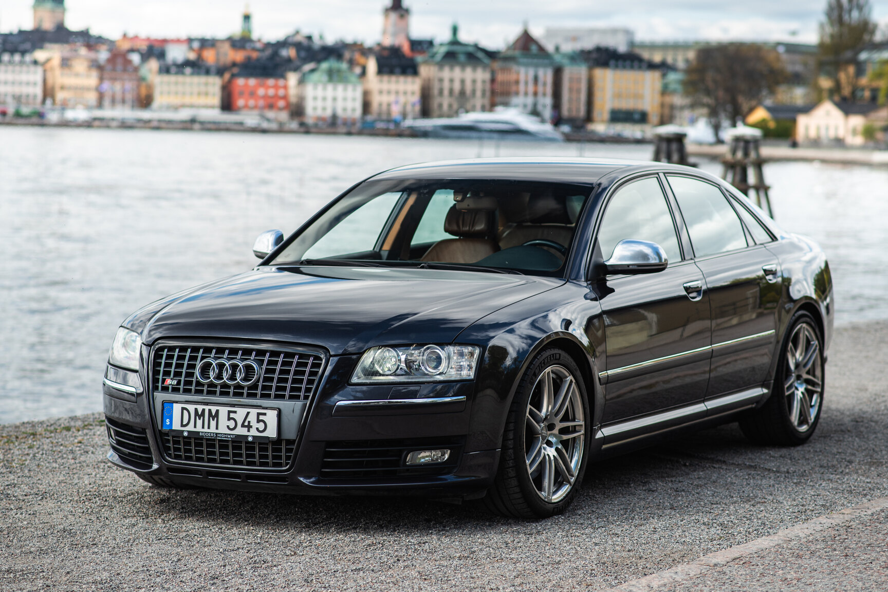Exterior image of 2009 Audi S8 5.2 V10 FSI Quattro