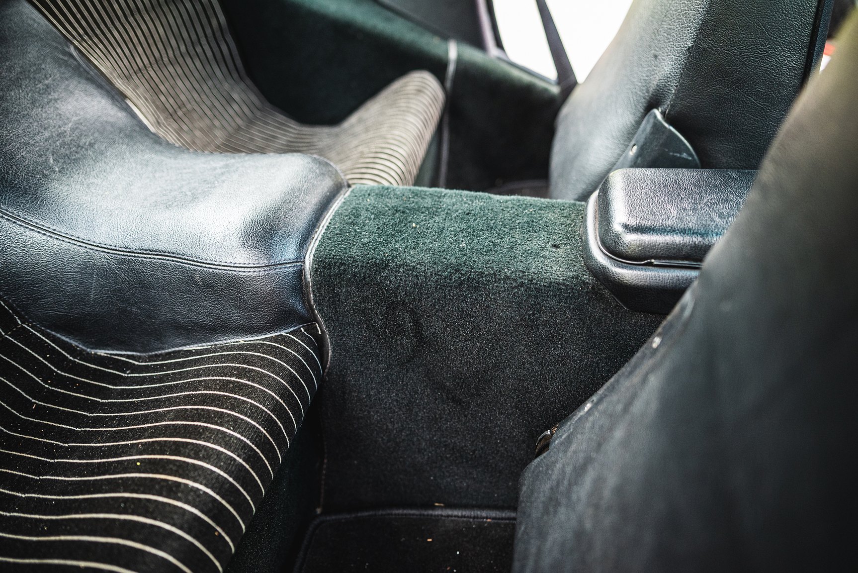 Interior image of 1988 Porsche 944