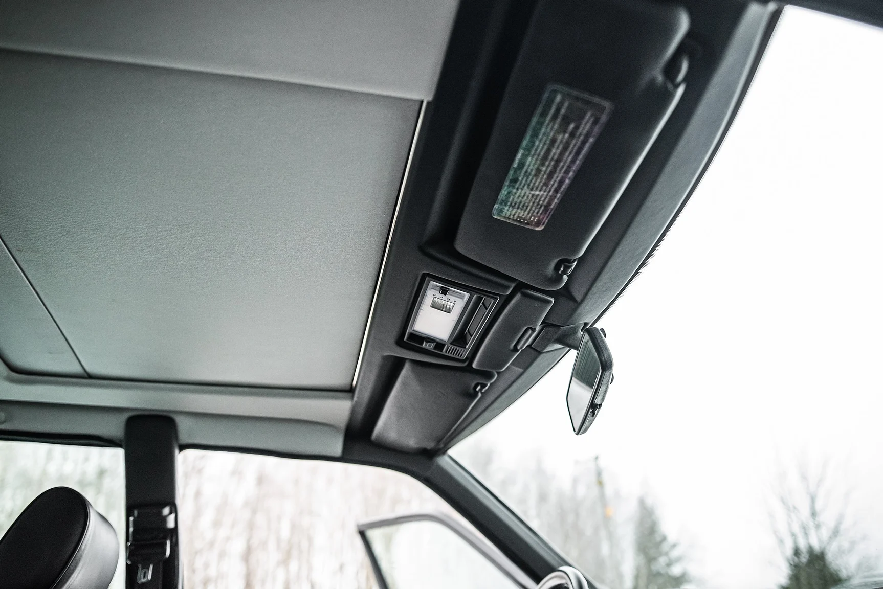 Interior image of 1993 Mercedes-Benz E 320 "AMG" (39)