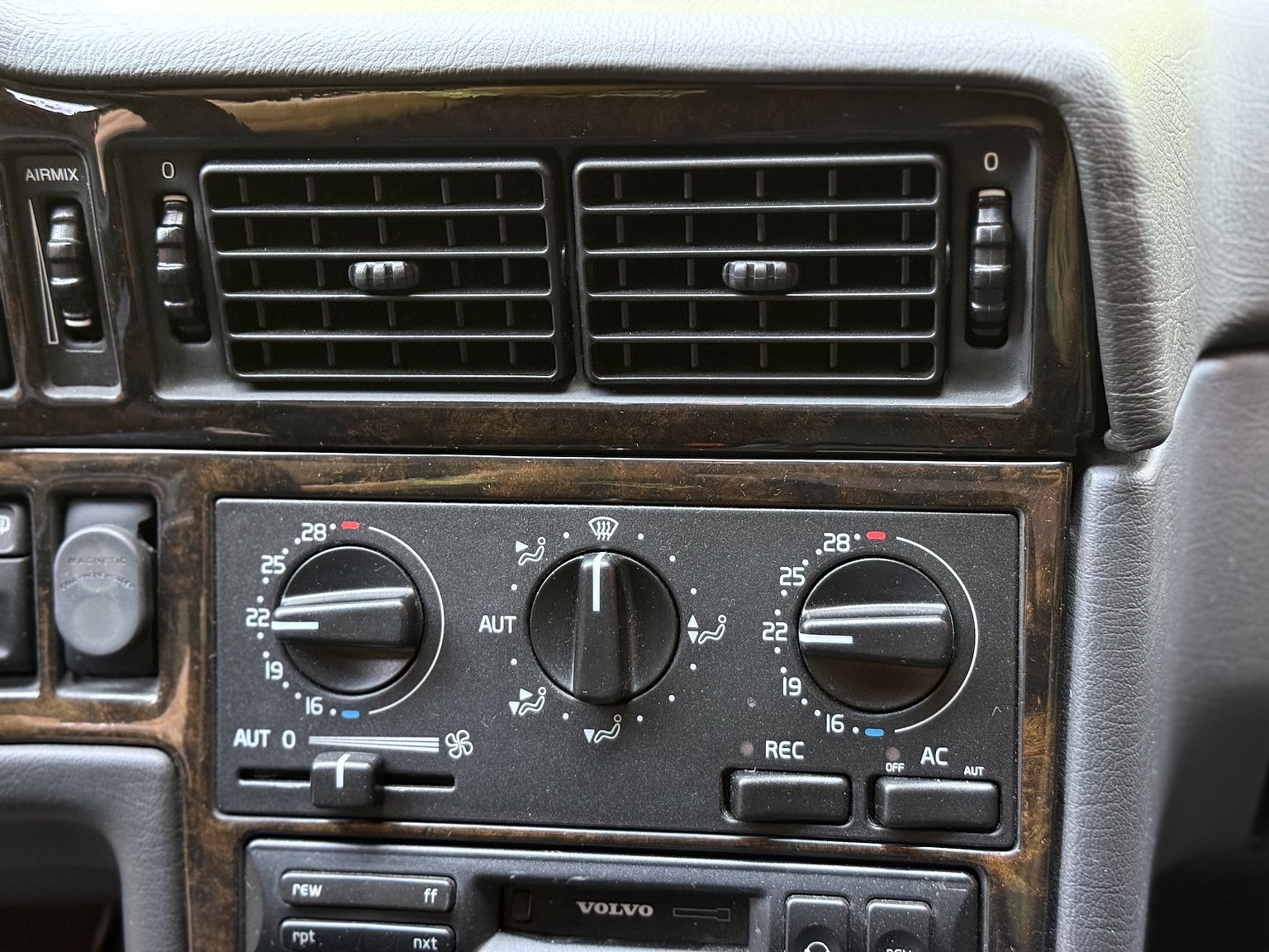Interior image of 1995 Volvo 850 T-5R