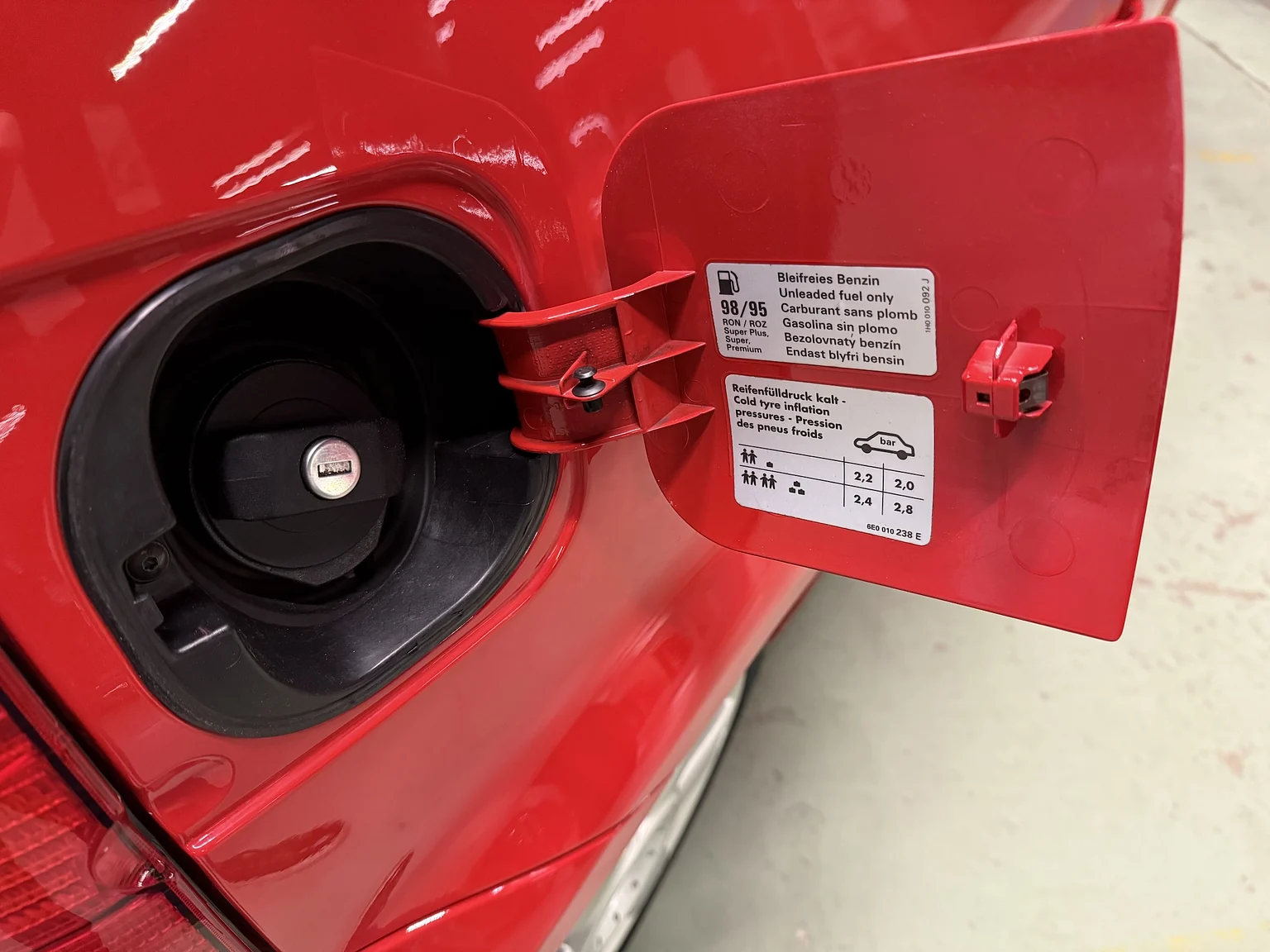 Exterior image of 2000 VW LUPO GTI 2001 (58)