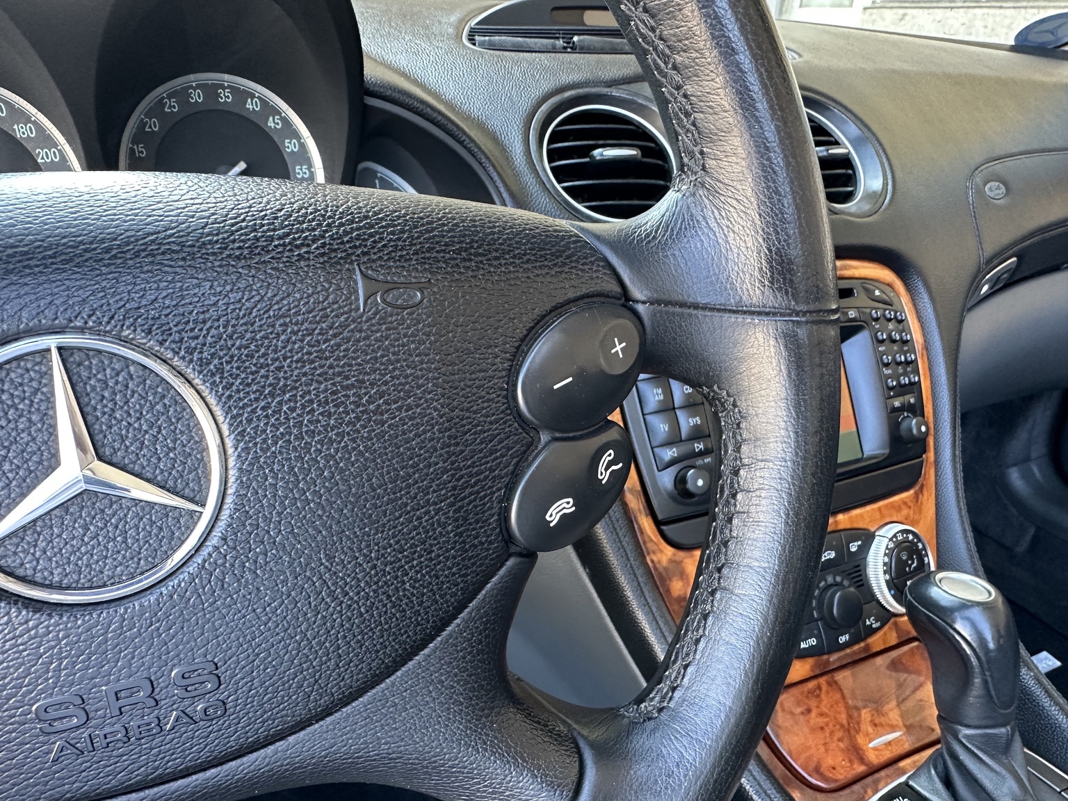 Innenraumfoto von 2002 Mercedes SL 500 (17)